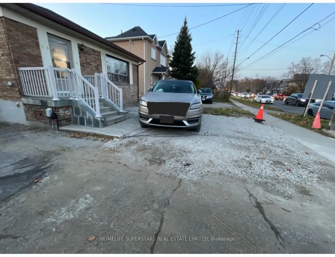 918 Islington (Bsmnt) Avenue