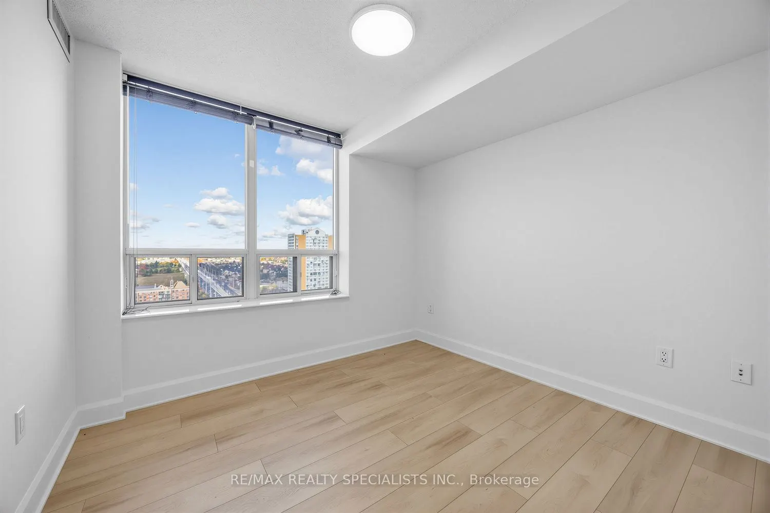 55 Strathaven Drive W #2011