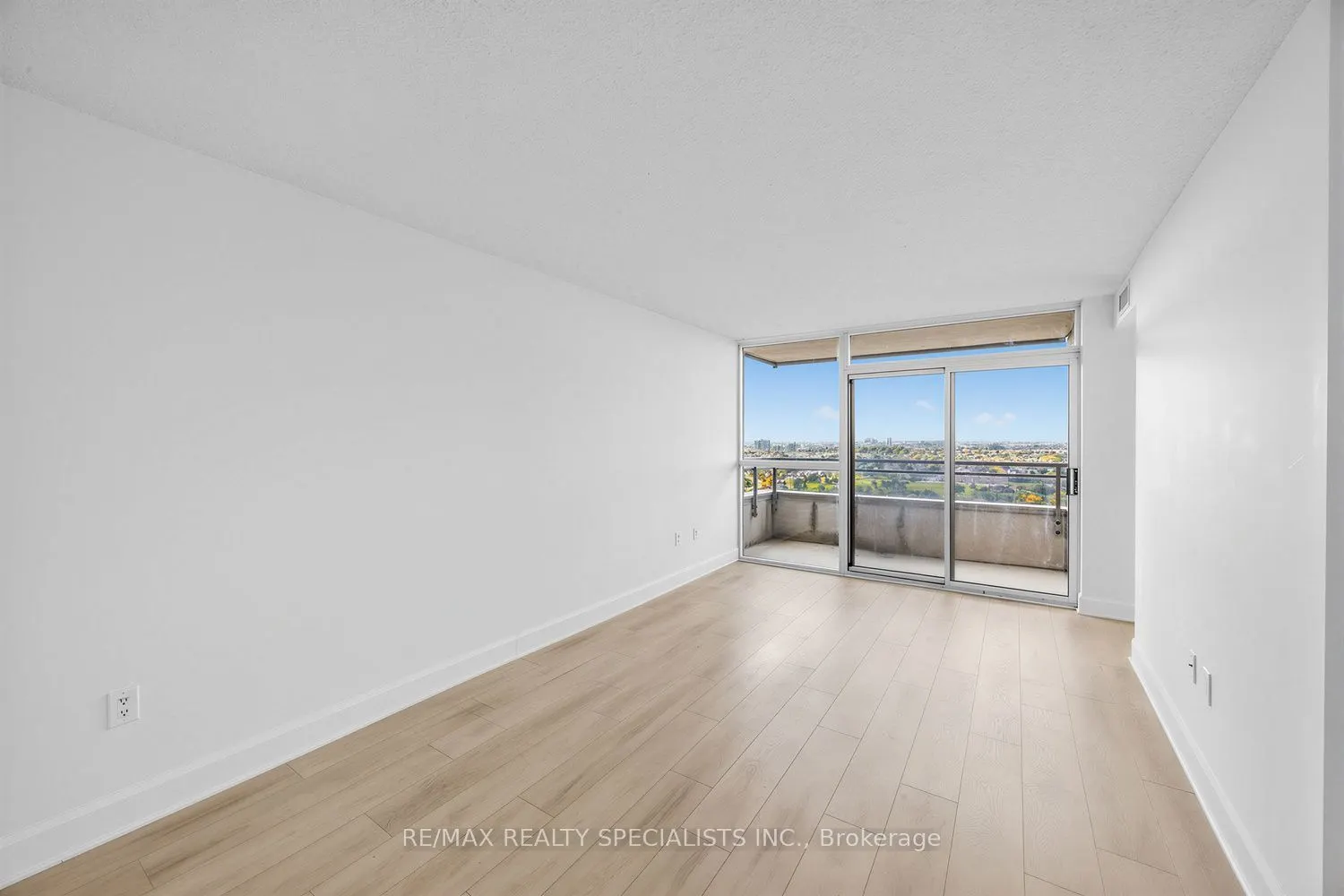 55 Strathaven Drive W #2011