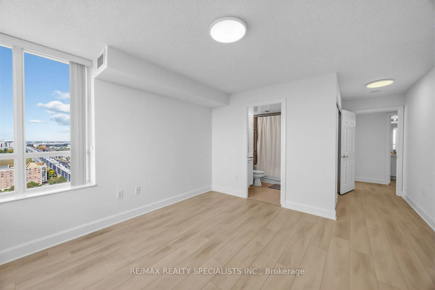 55 Strathaven Drive W #2011