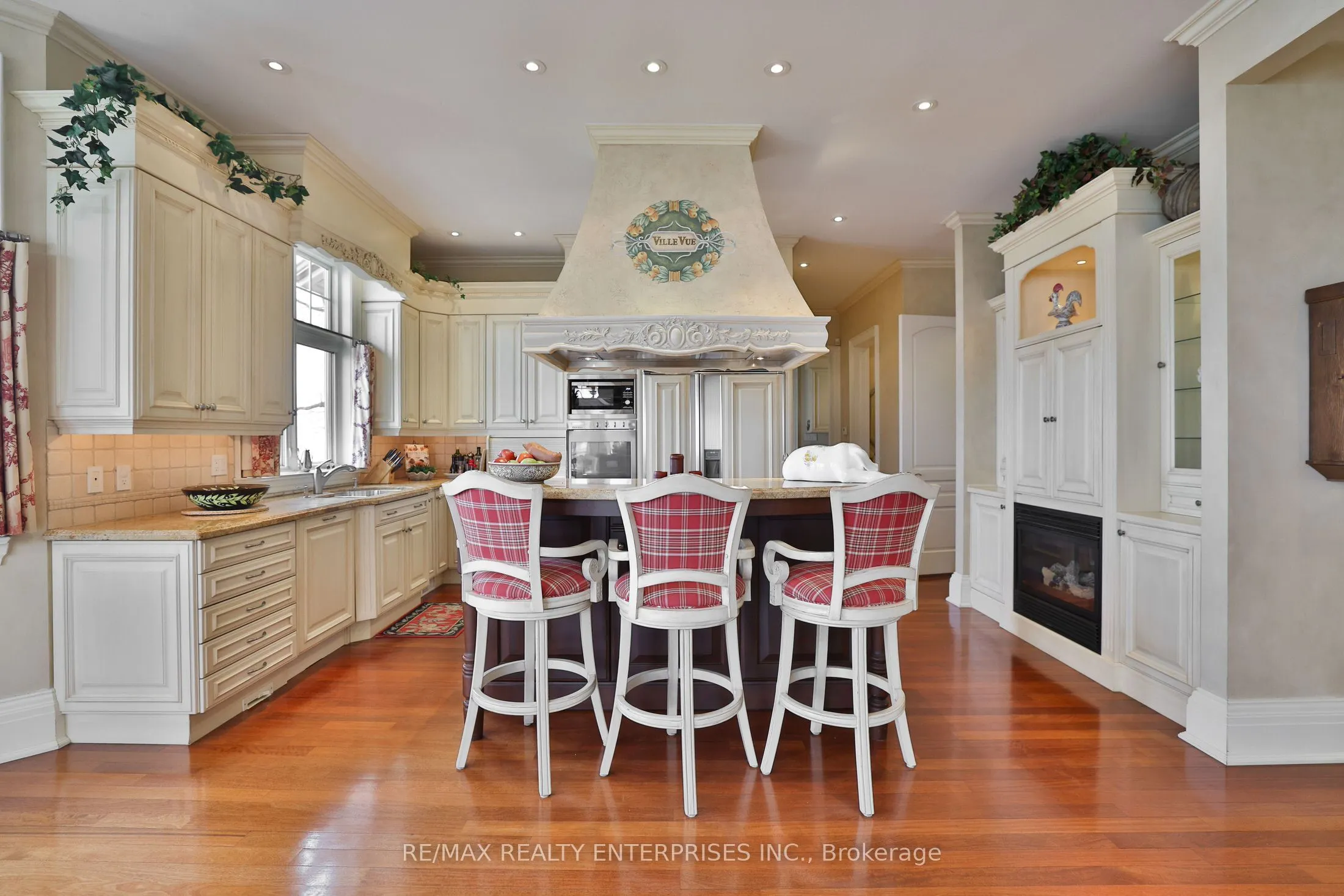 872 Whittier Crescent