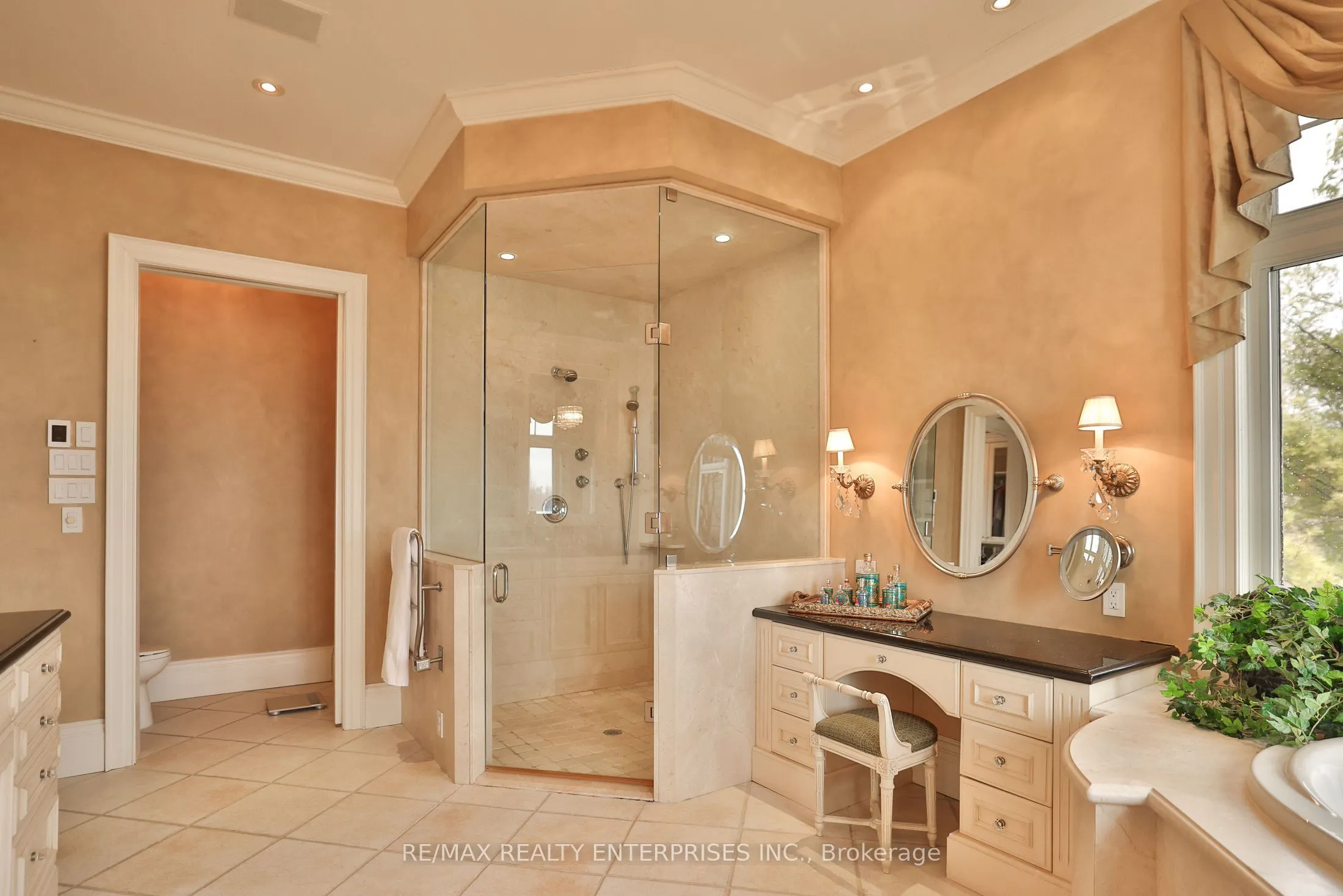 872 Whittier Crescent