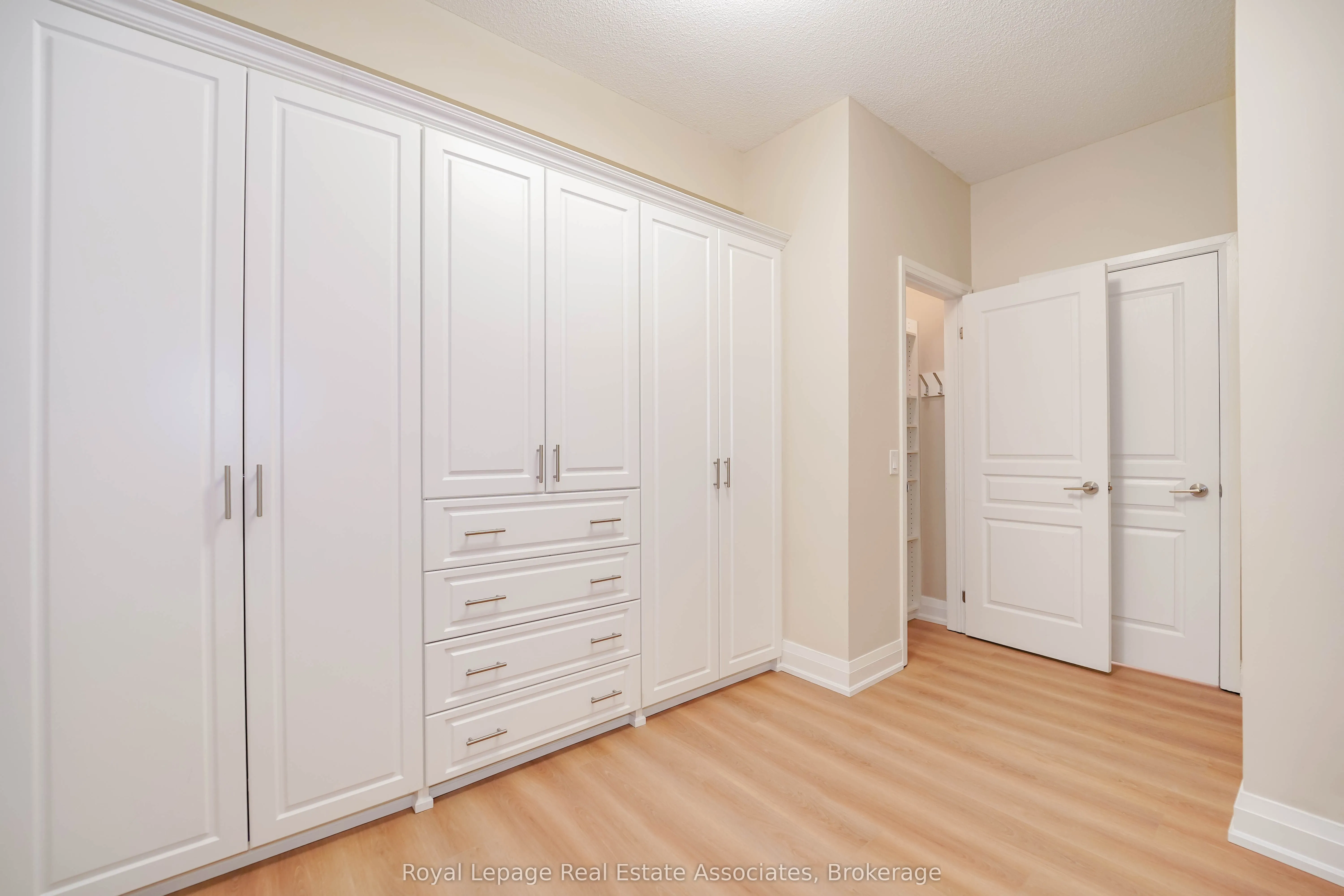 1 Hurontario Street #308