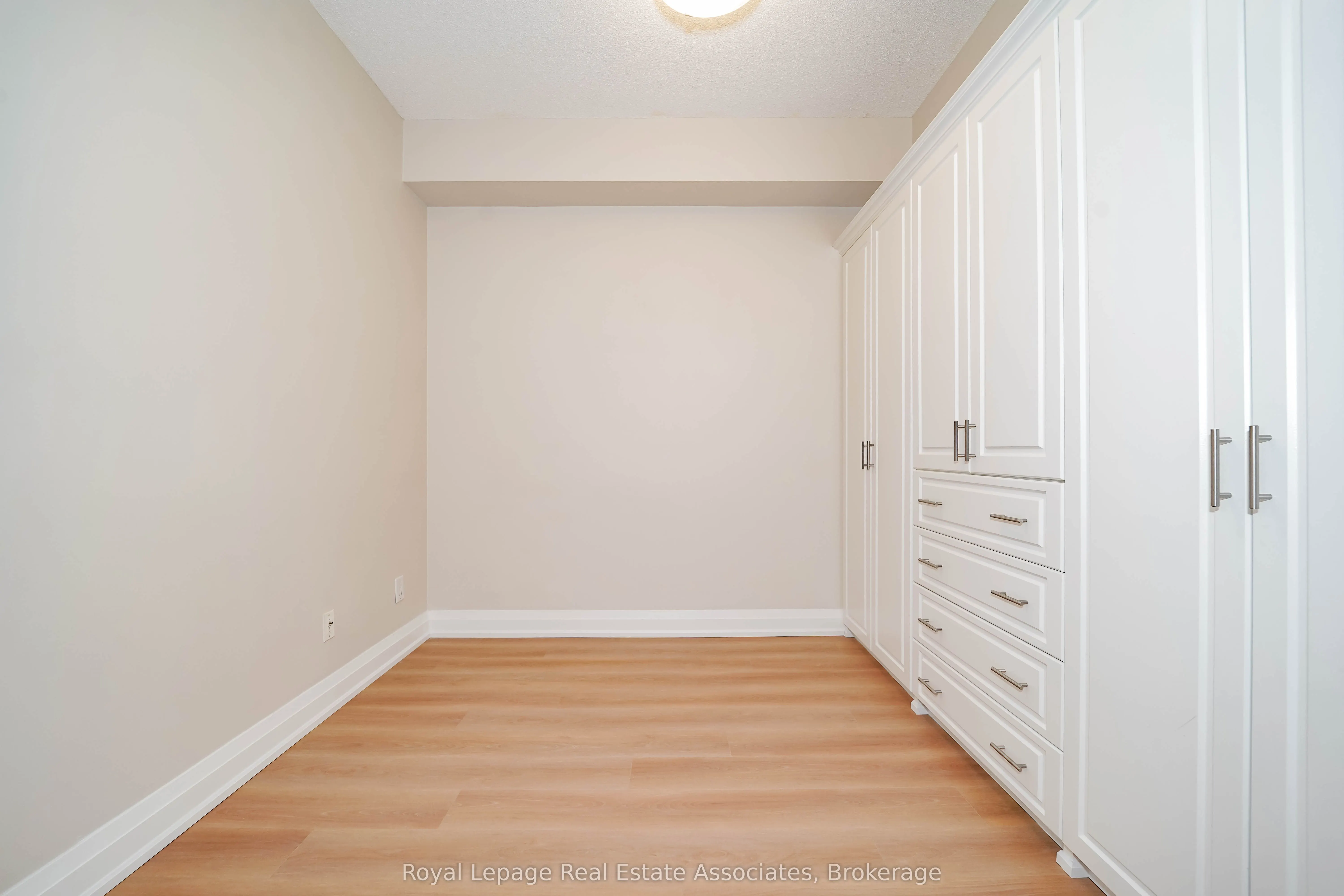 1 Hurontario Street #308