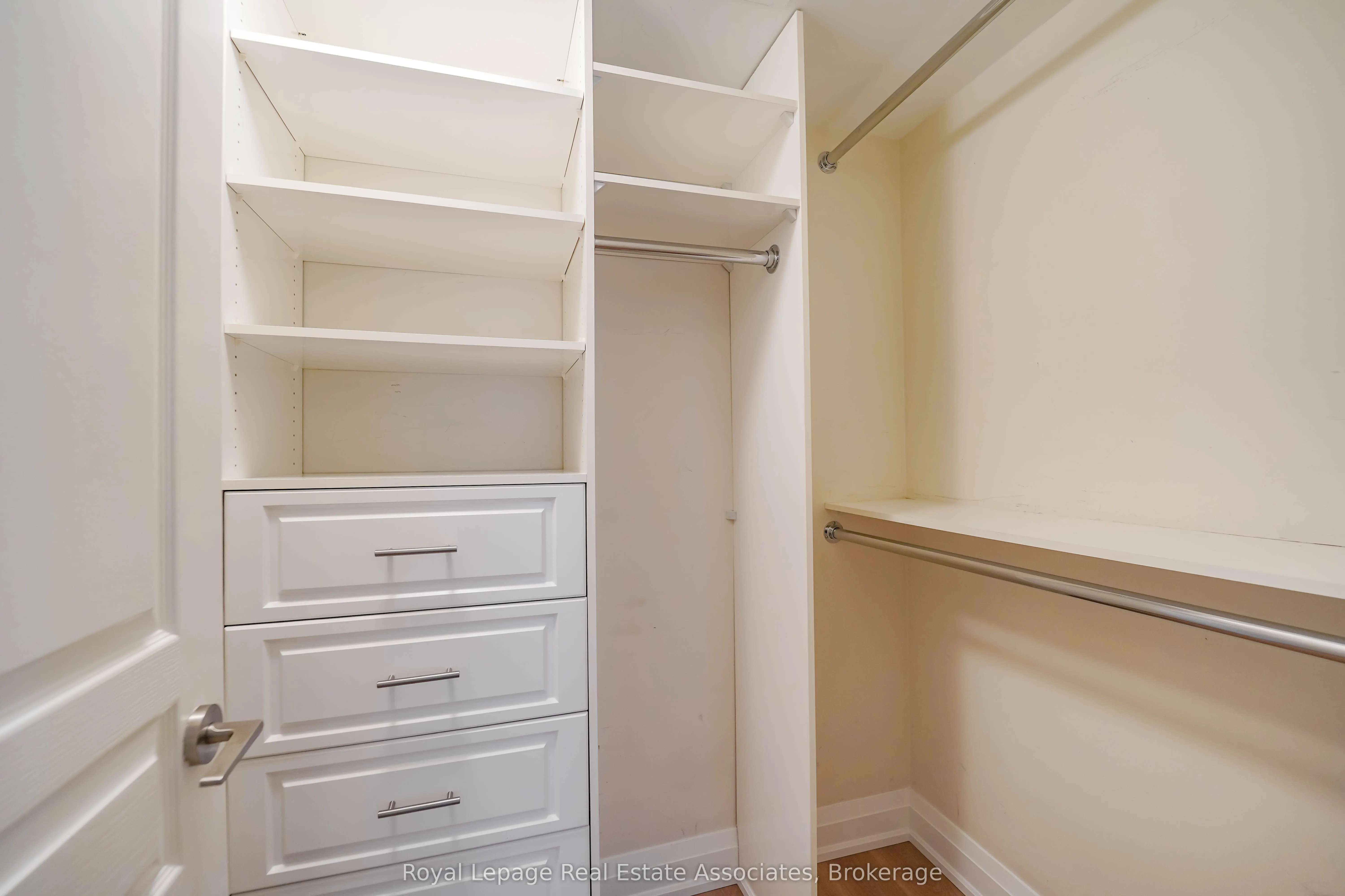 1 Hurontario Street #308