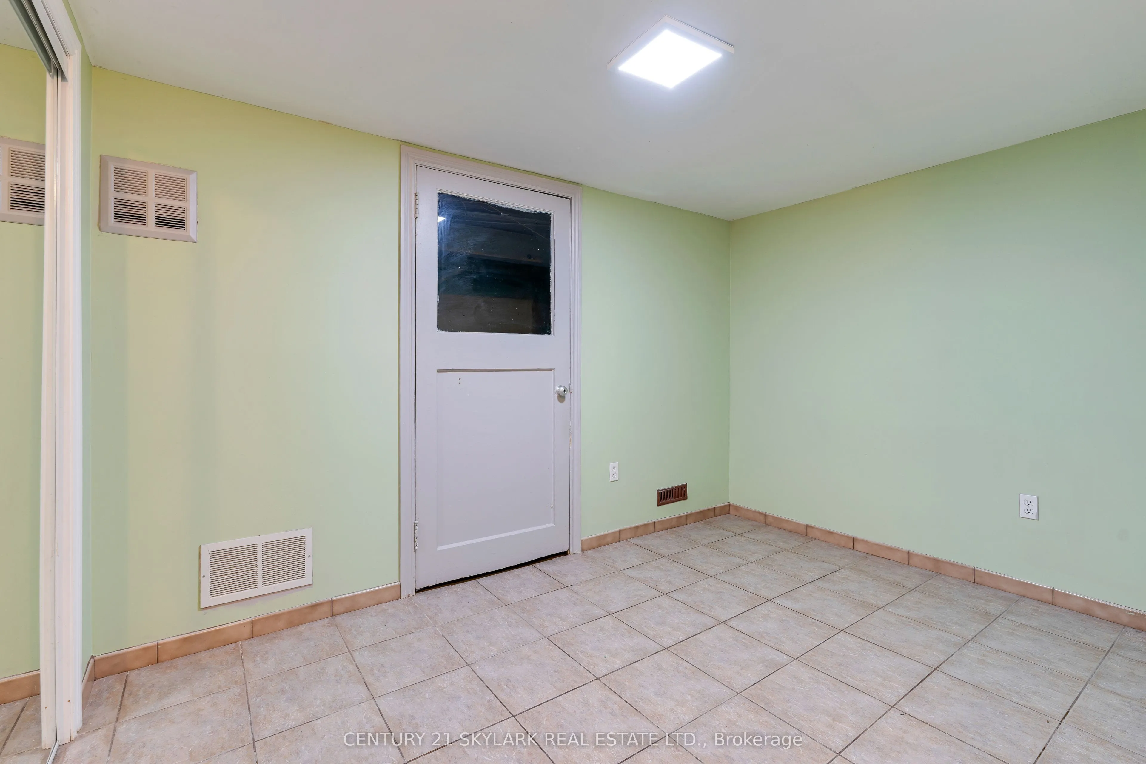 24 Aura Lea Boulevard