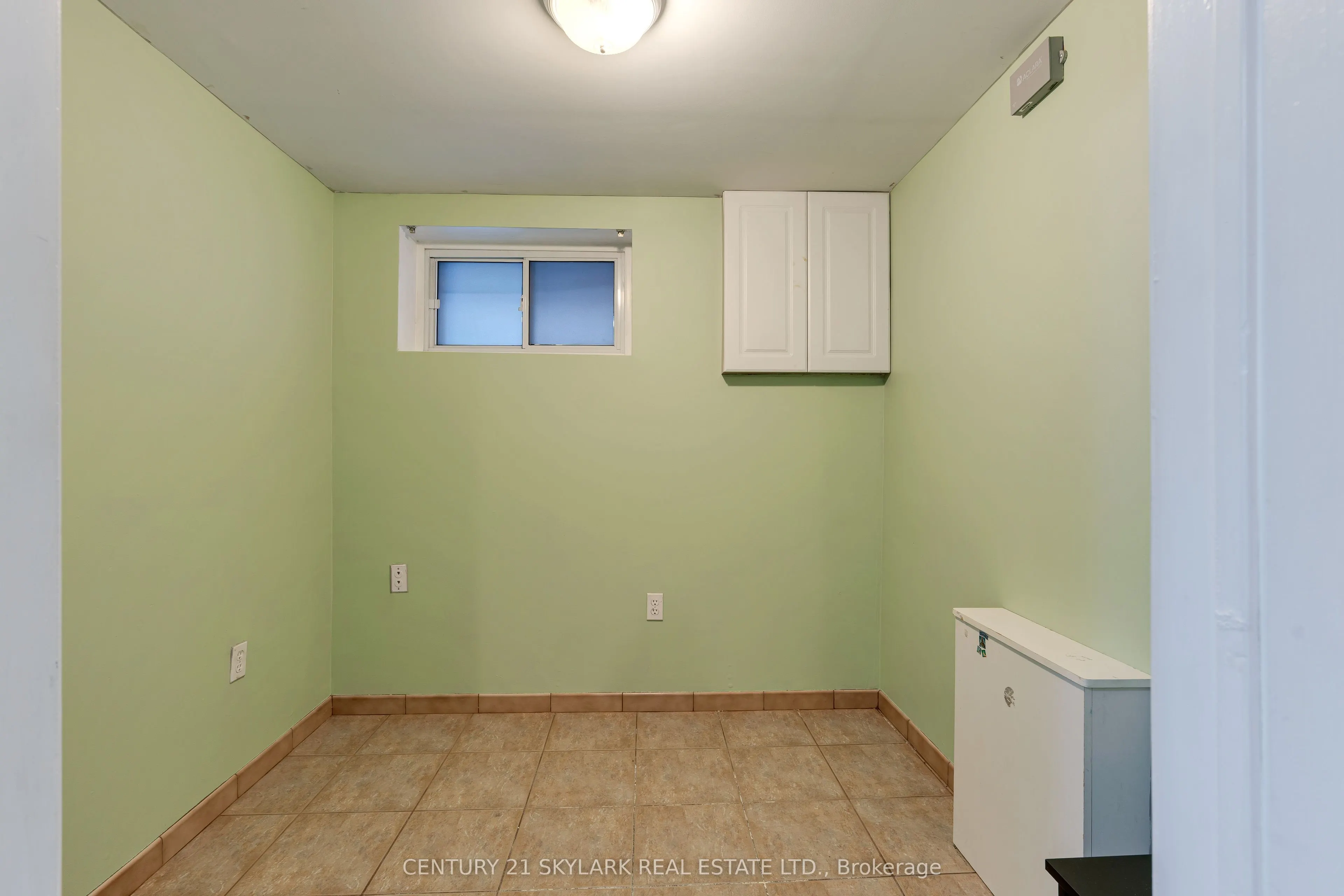 24 Aura Lea Boulevard