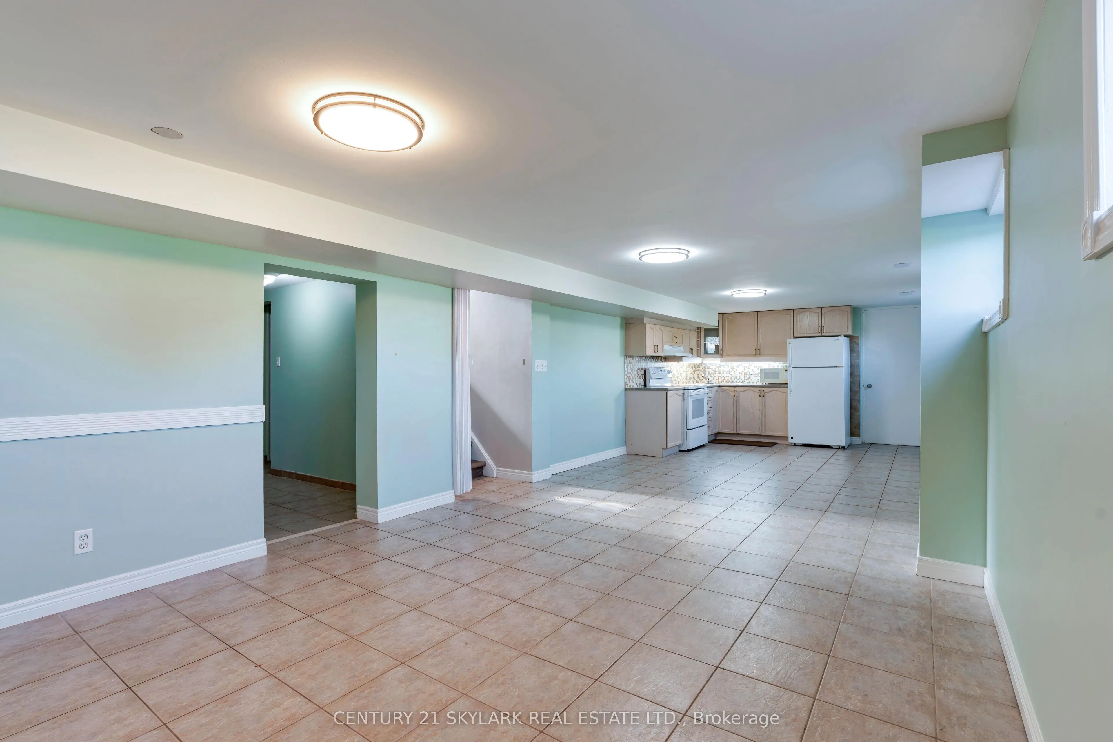 24 Aura Lea Boulevard
