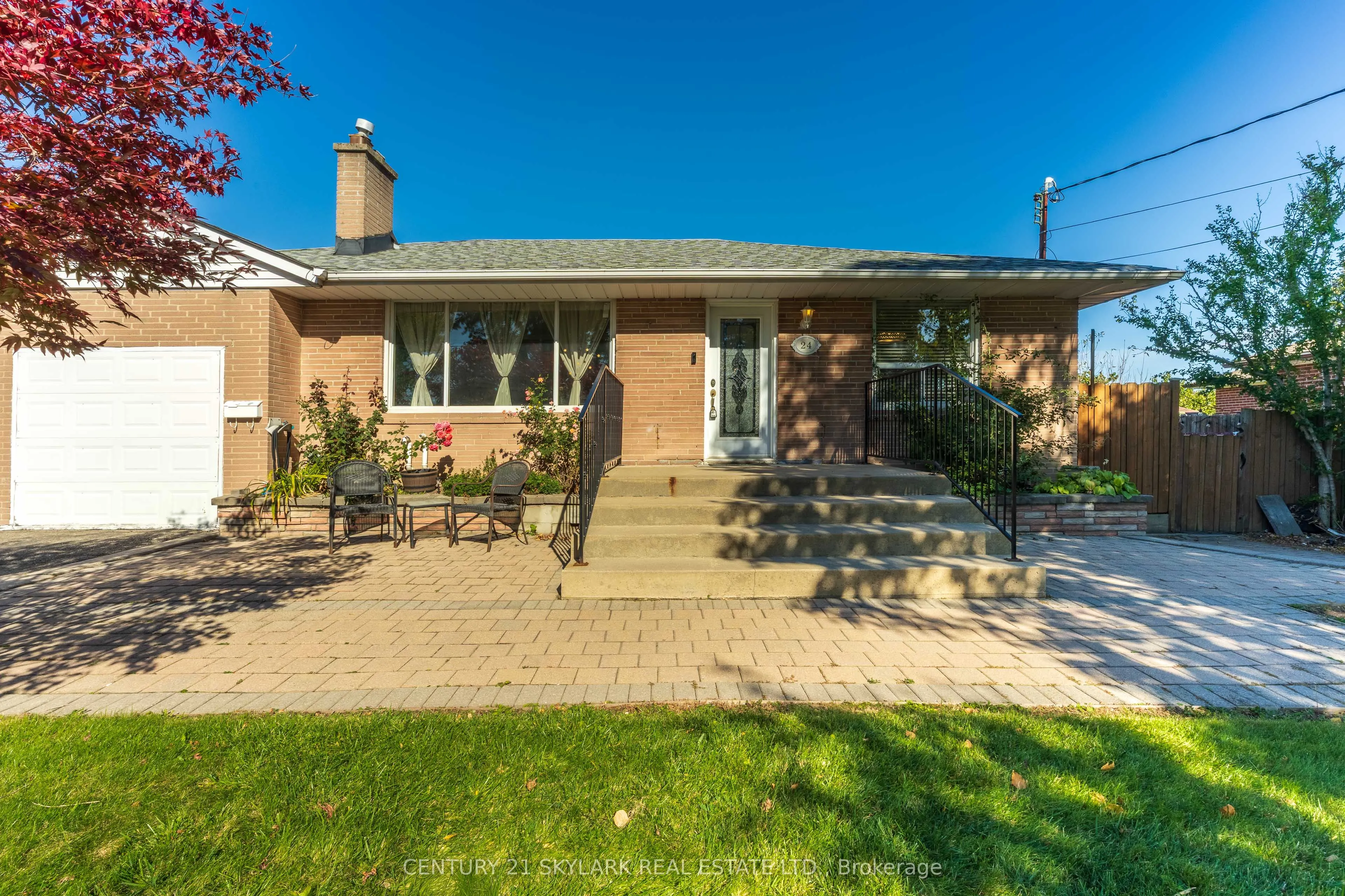 24 Aura Lea Boulevard