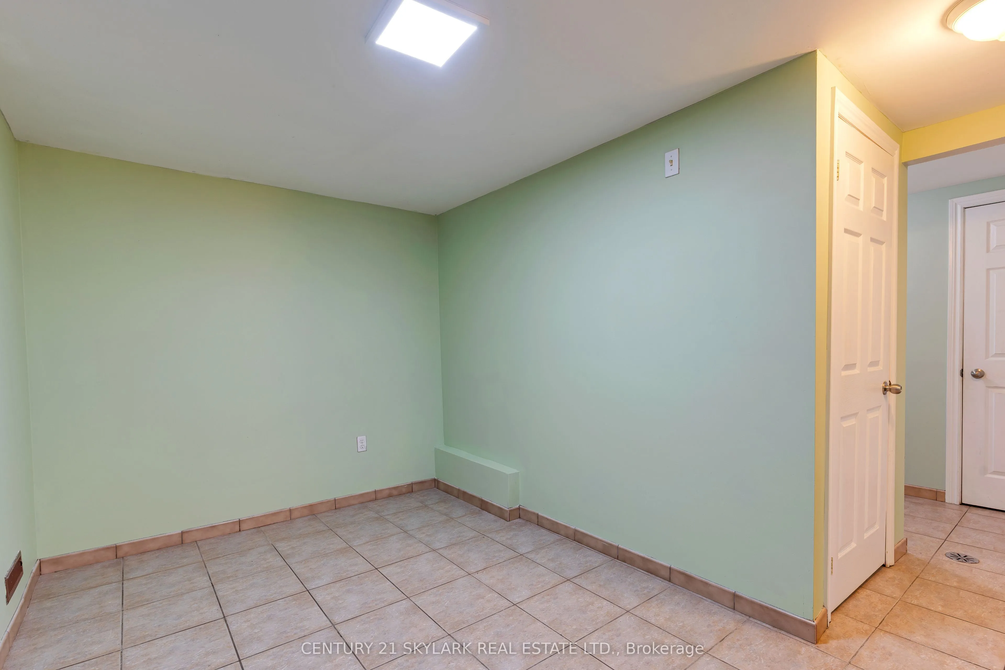 24 Aura Lea Boulevard