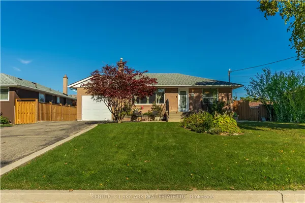 24 Aura Lea Boulevard