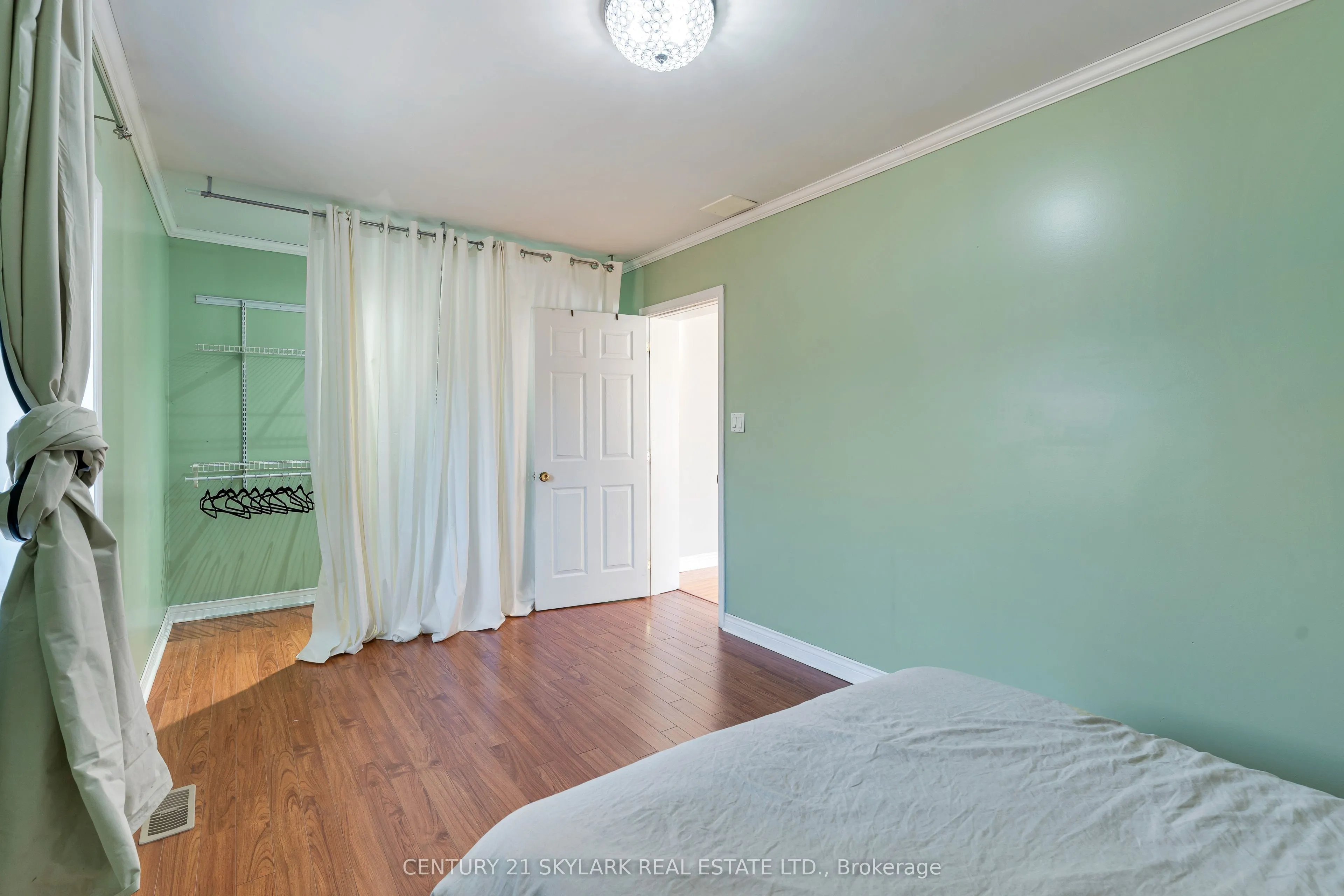 24 Aura Lea Boulevard