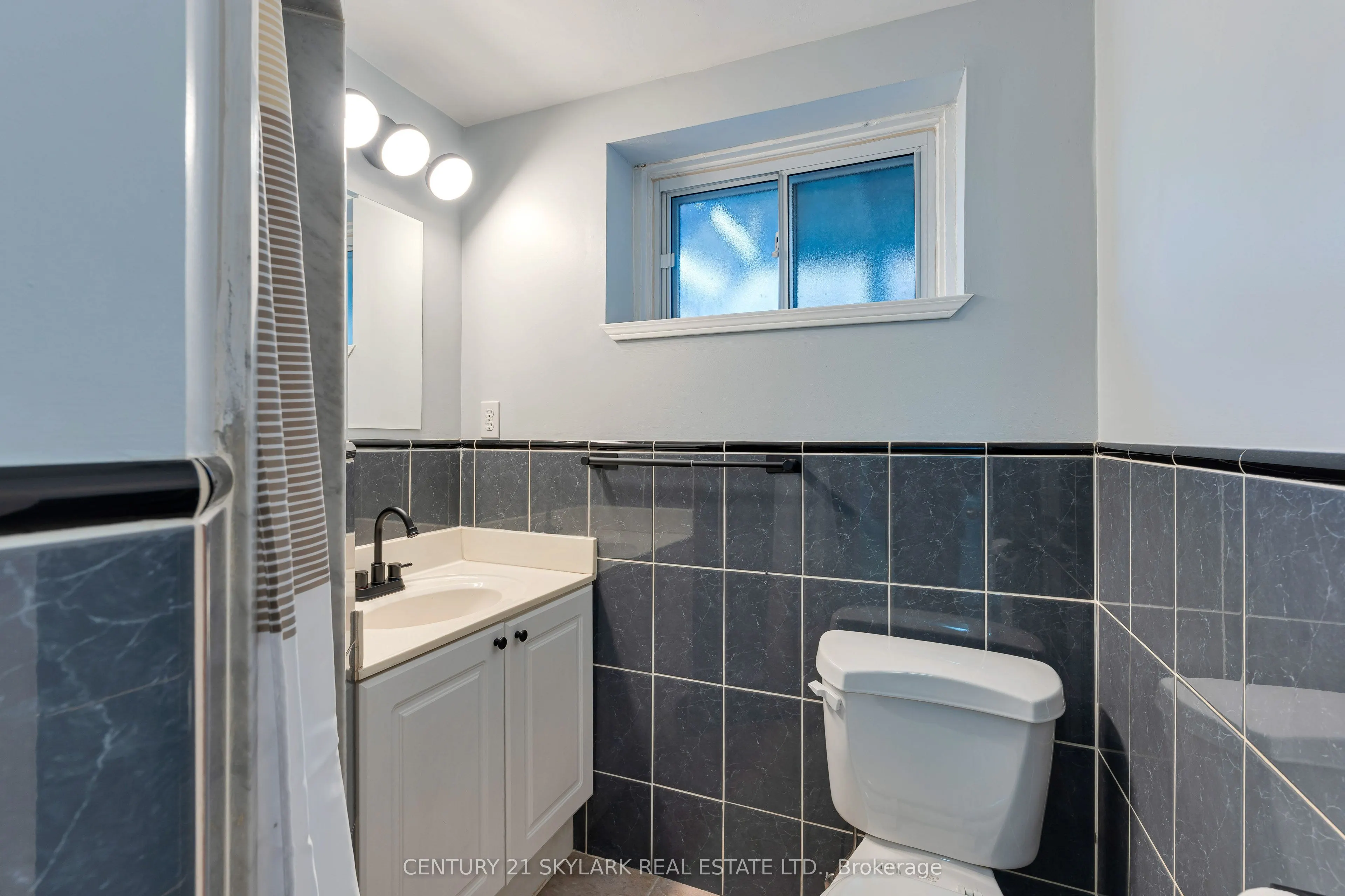 24 Aura Lea Boulevard