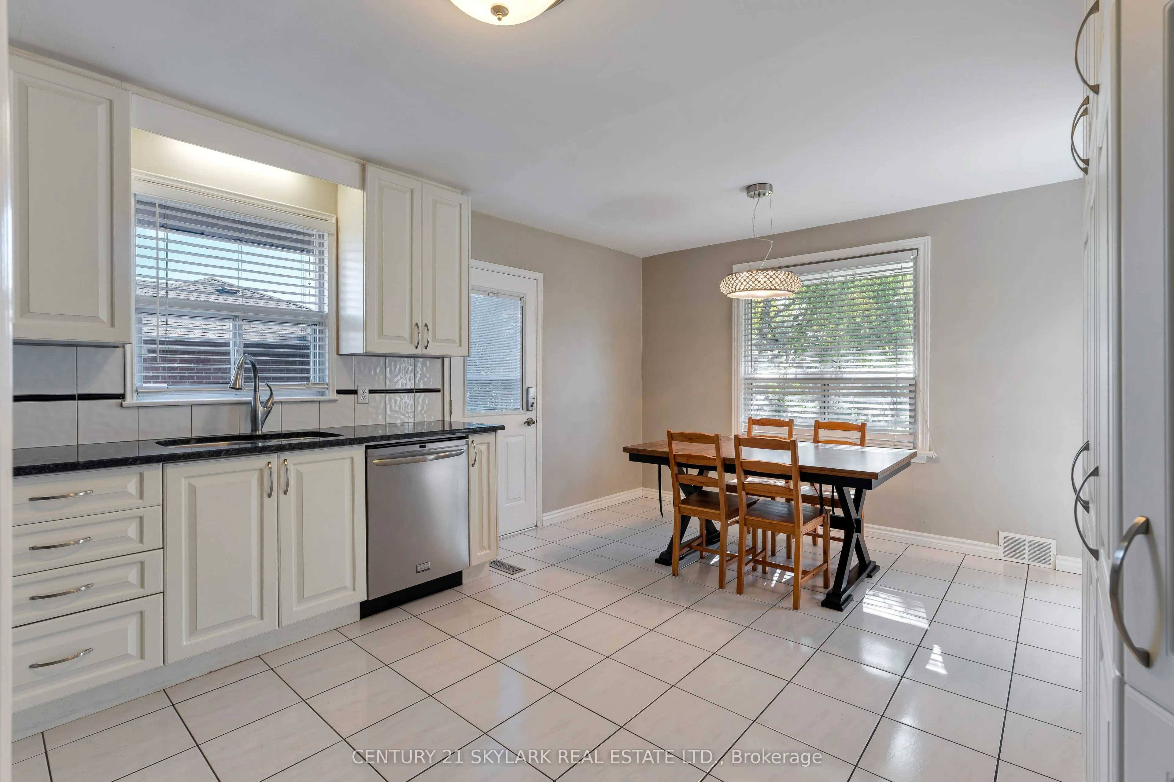 24 Aura Lea Boulevard