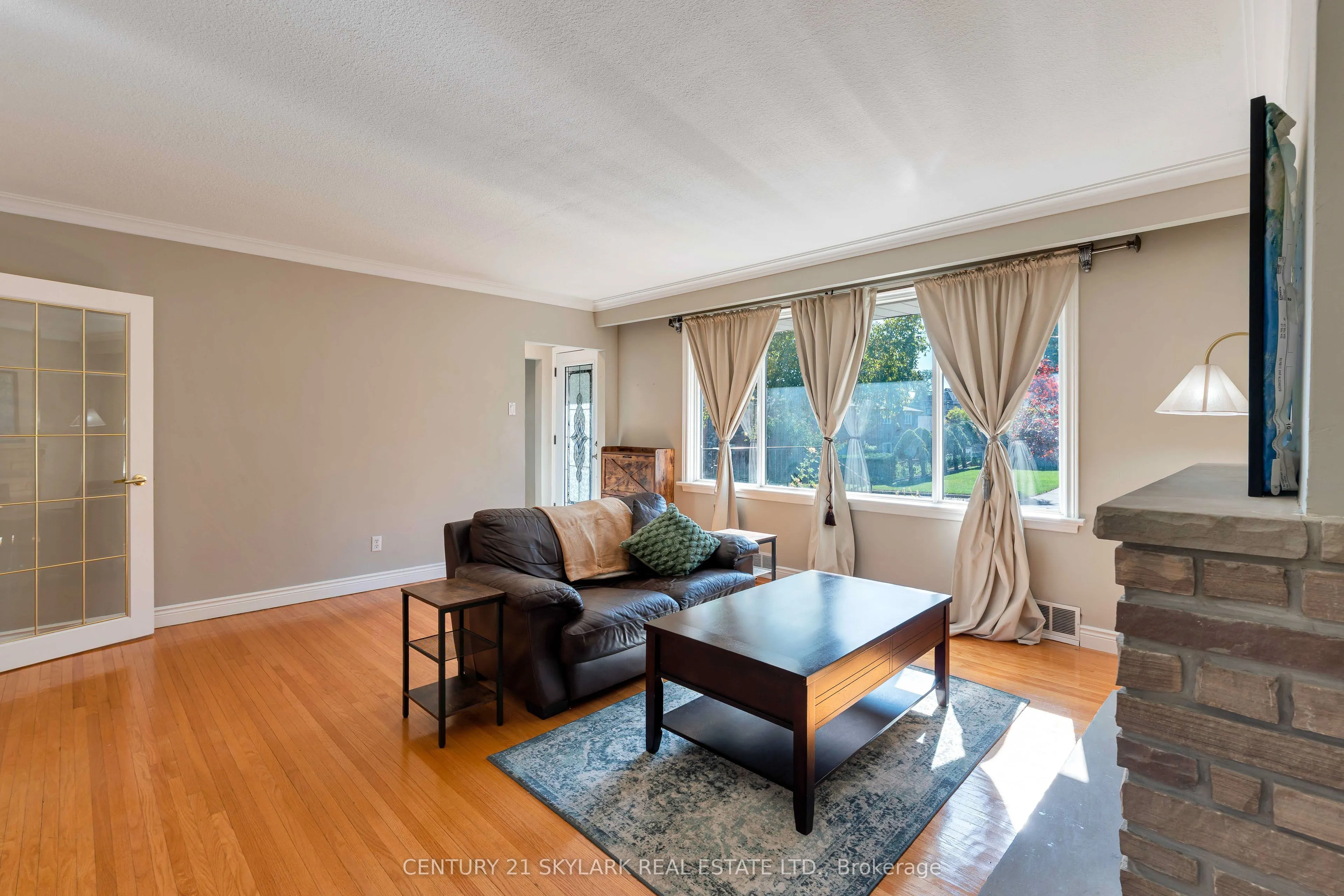 24 Aura Lea Boulevard