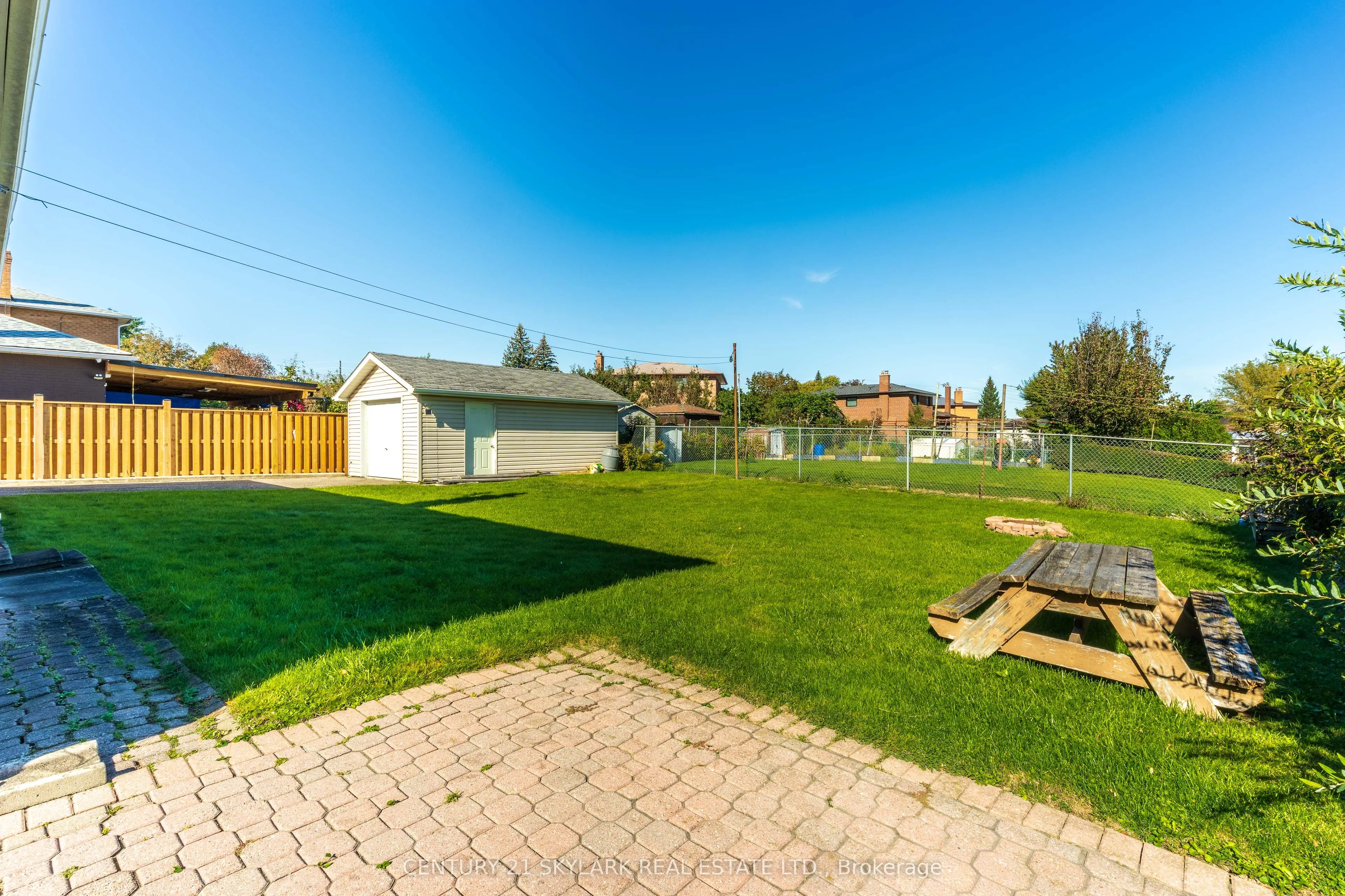 24 Aura Lea Boulevard