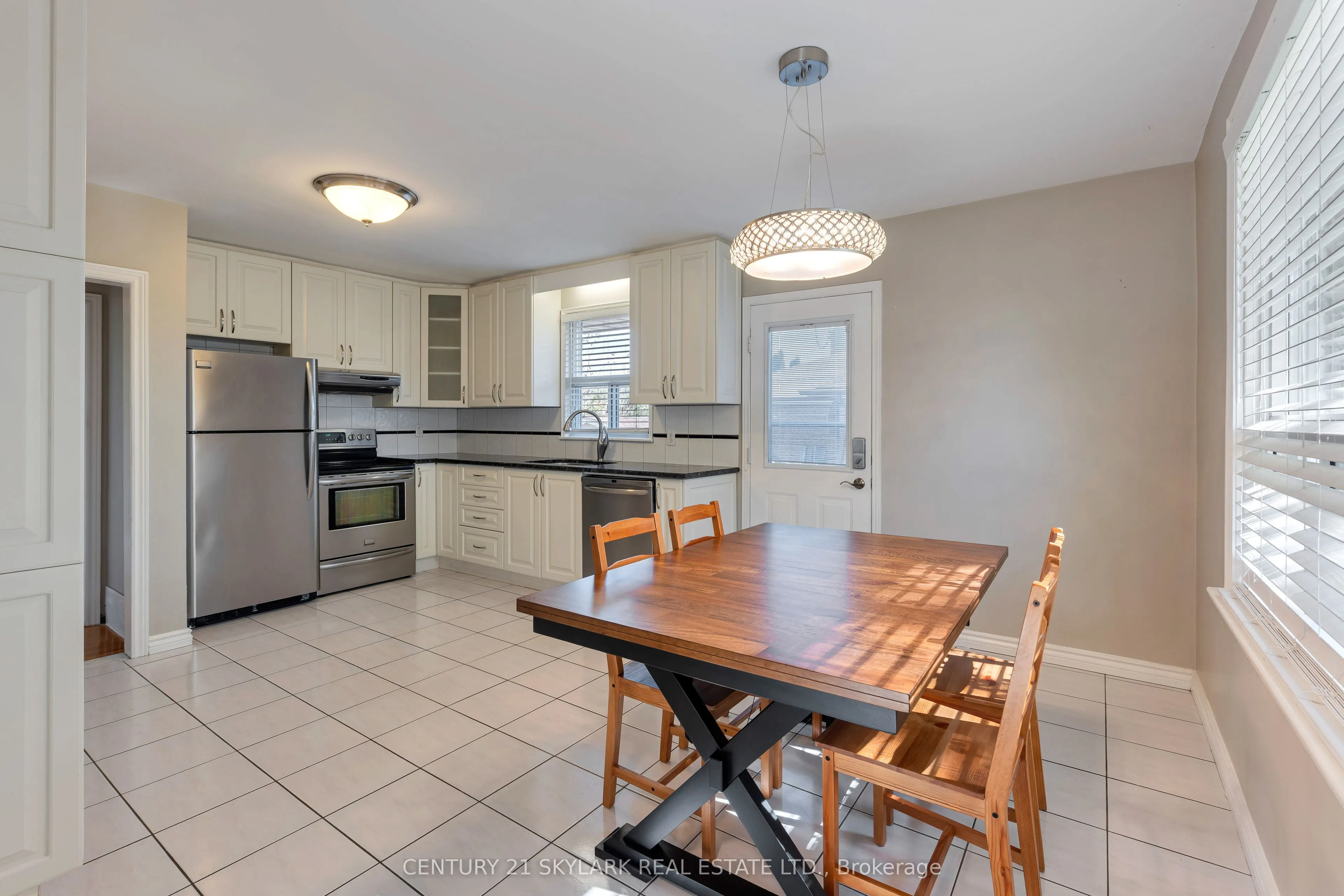 24 Aura Lea Boulevard