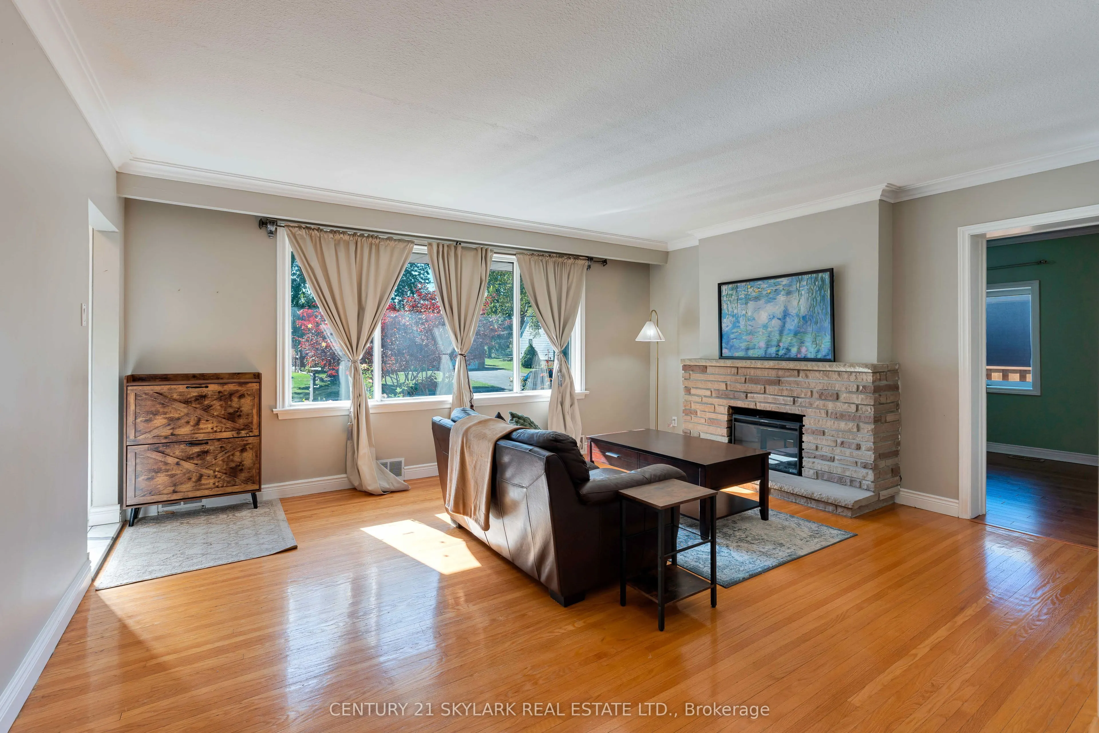 24 Aura Lea Boulevard