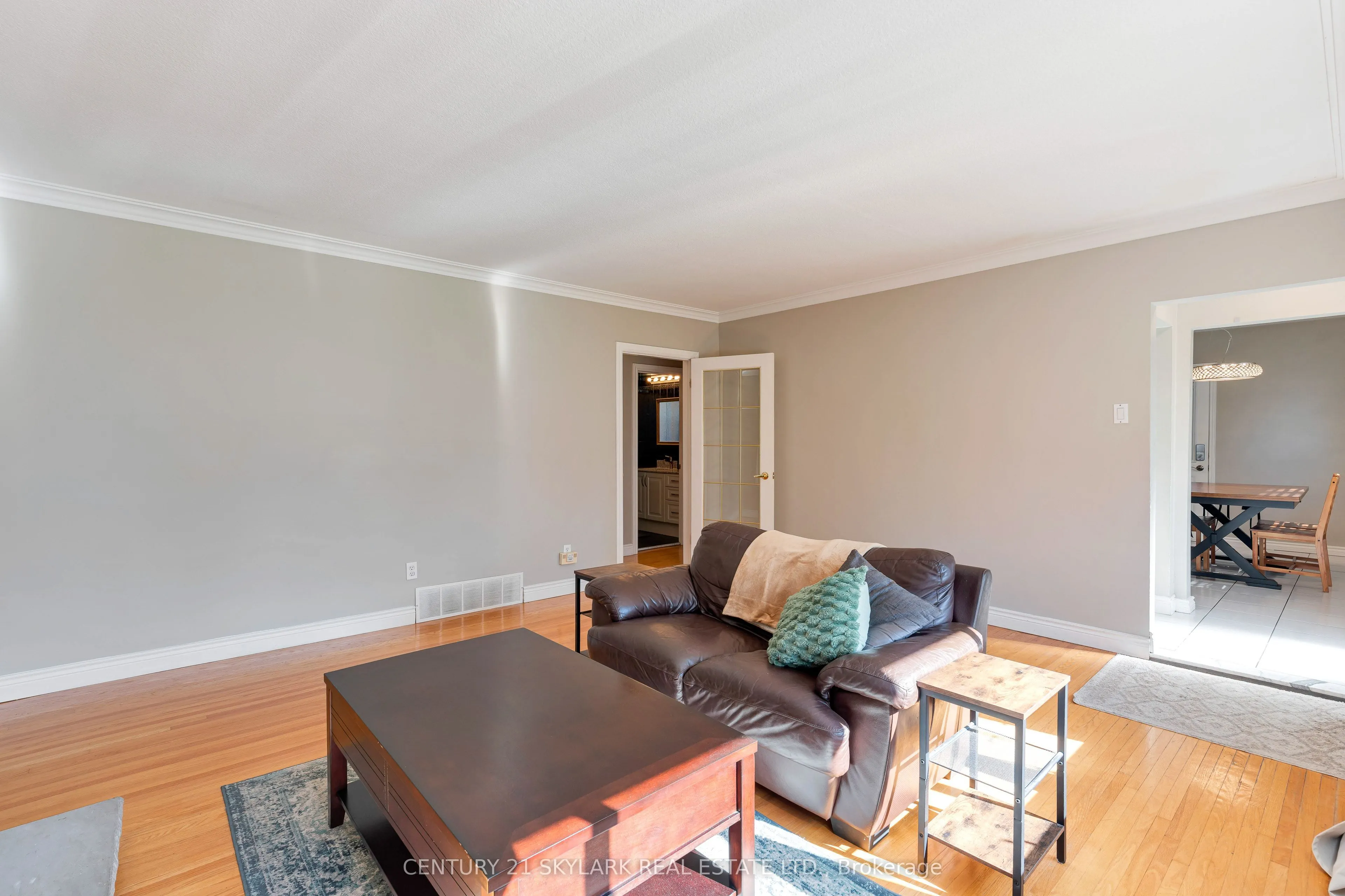 24 Aura Lea Boulevard