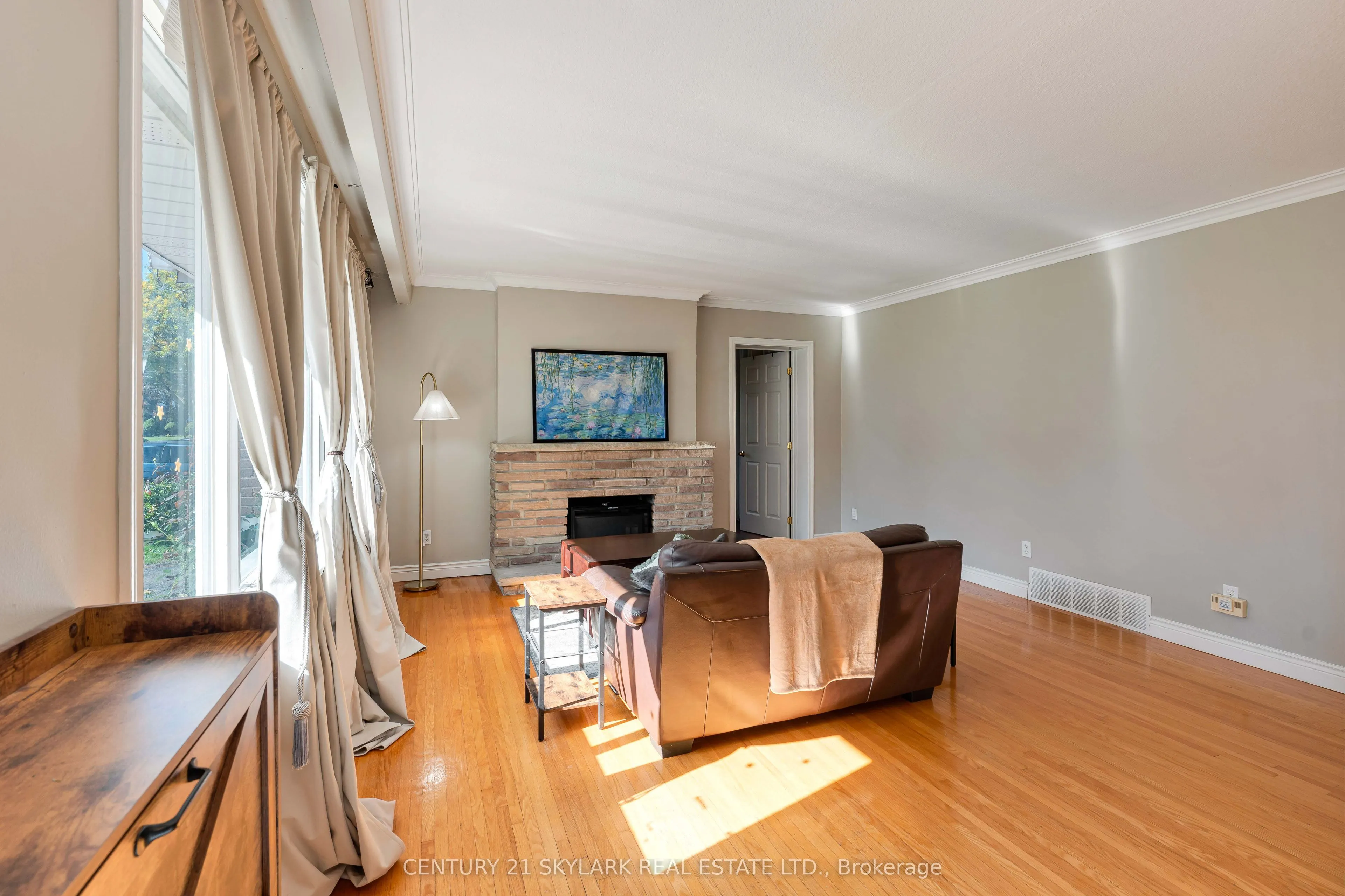 24 Aura Lea Boulevard