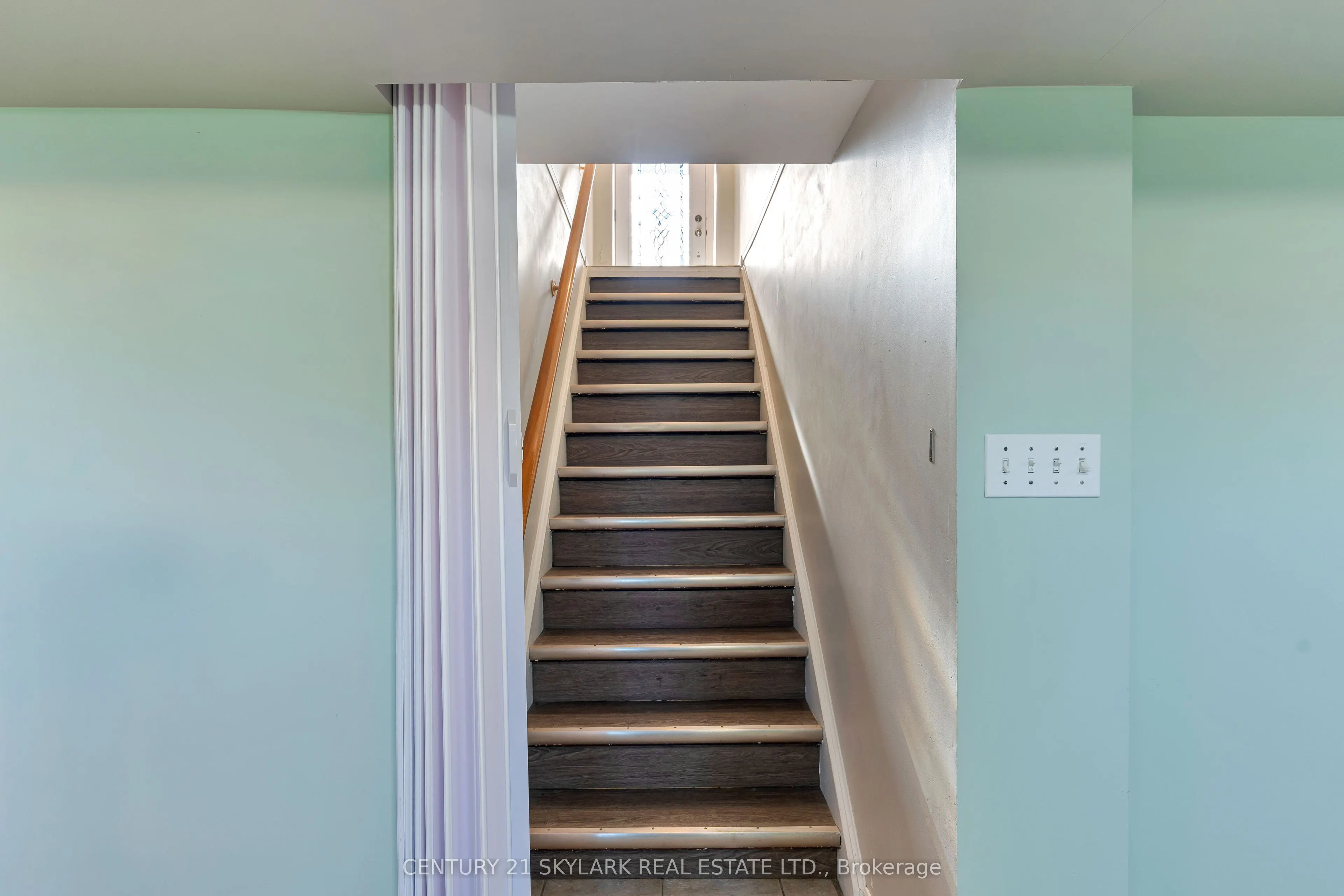 24 Aura Lea Boulevard