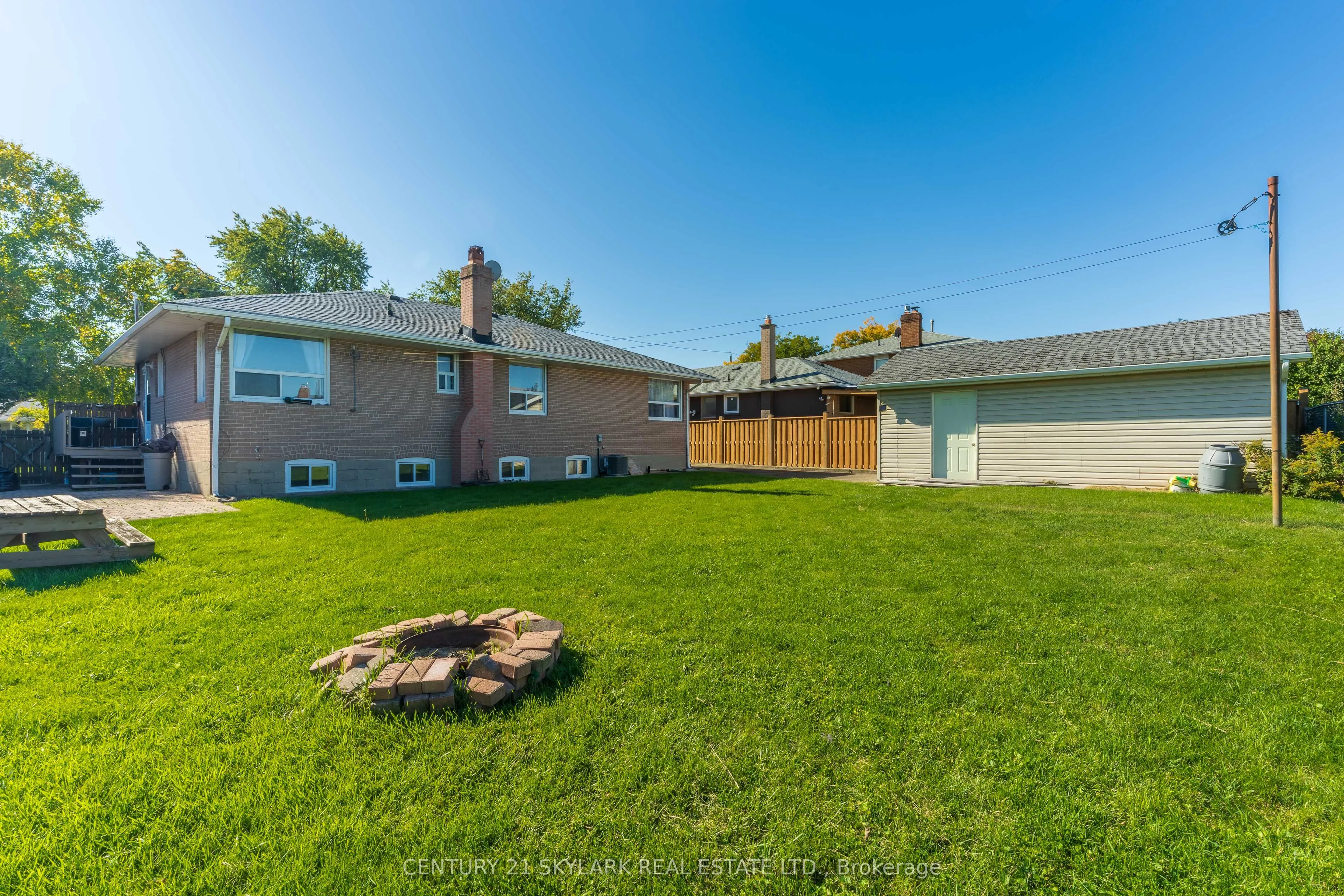 24 Aura Lea Boulevard