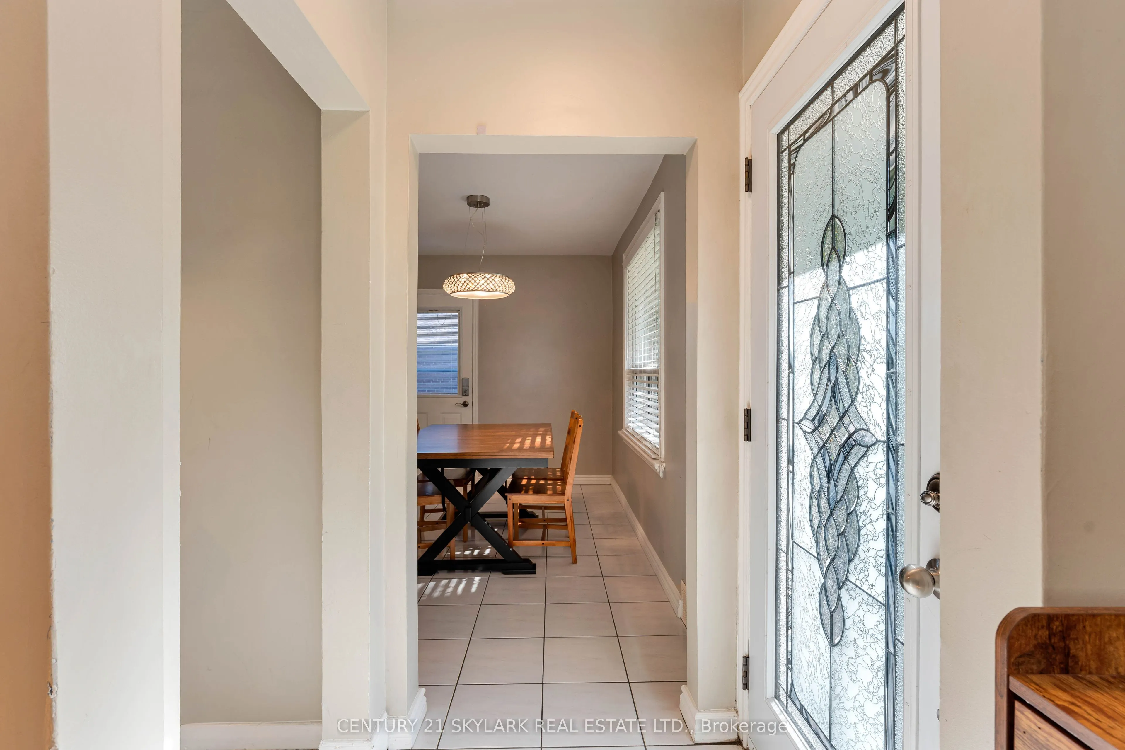 24 Aura Lea Boulevard