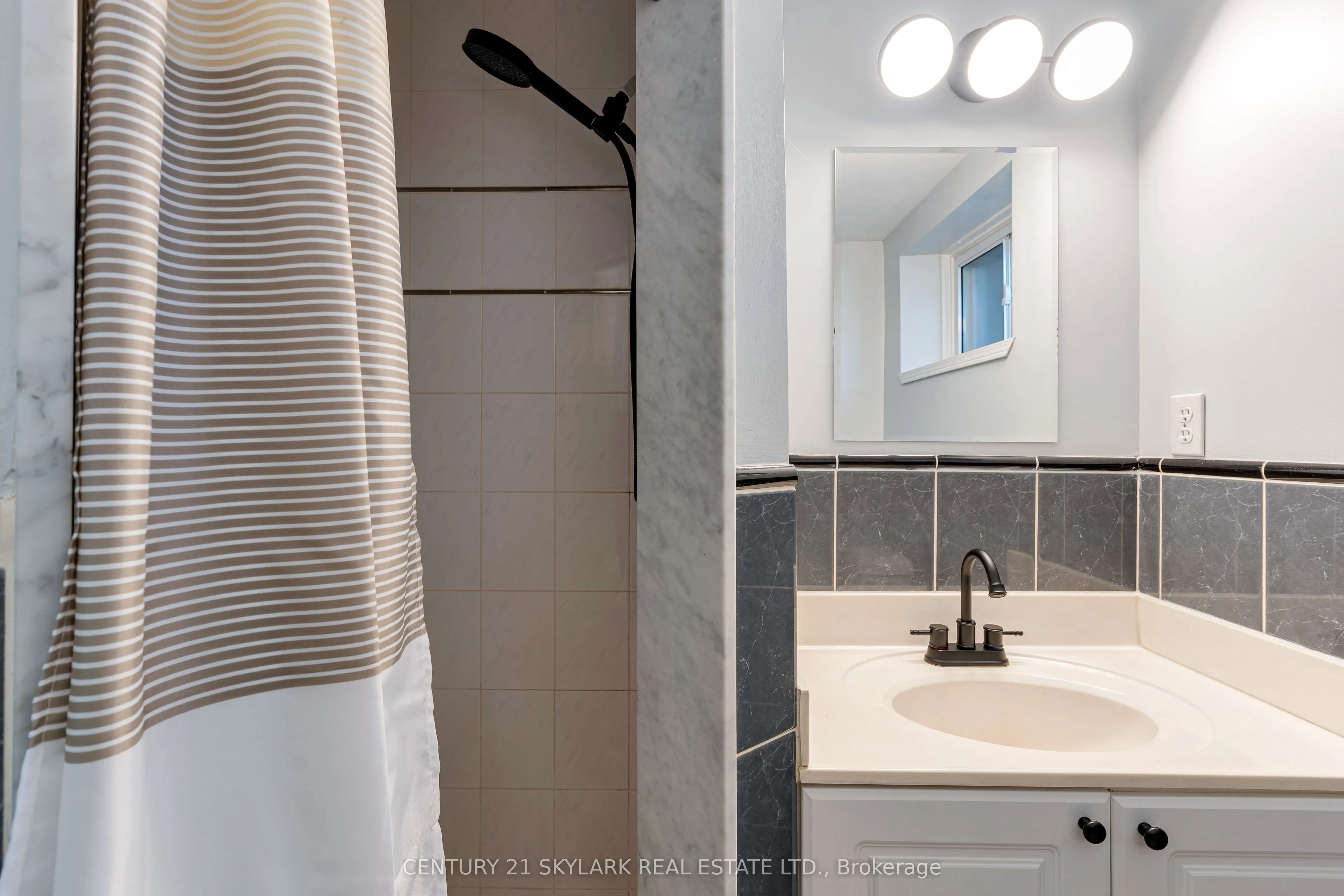 24 Aura Lea Boulevard