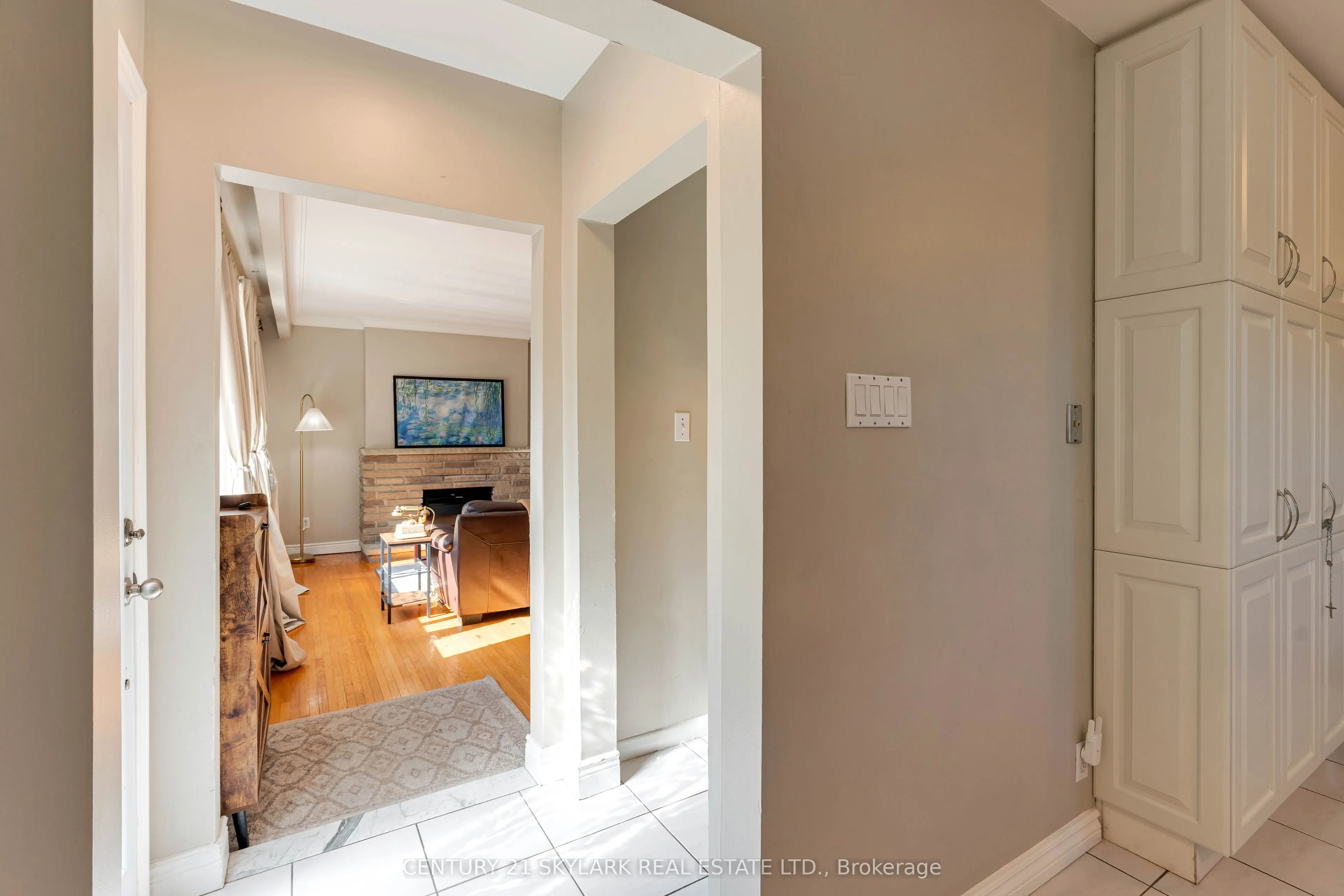 24 Aura Lea Boulevard