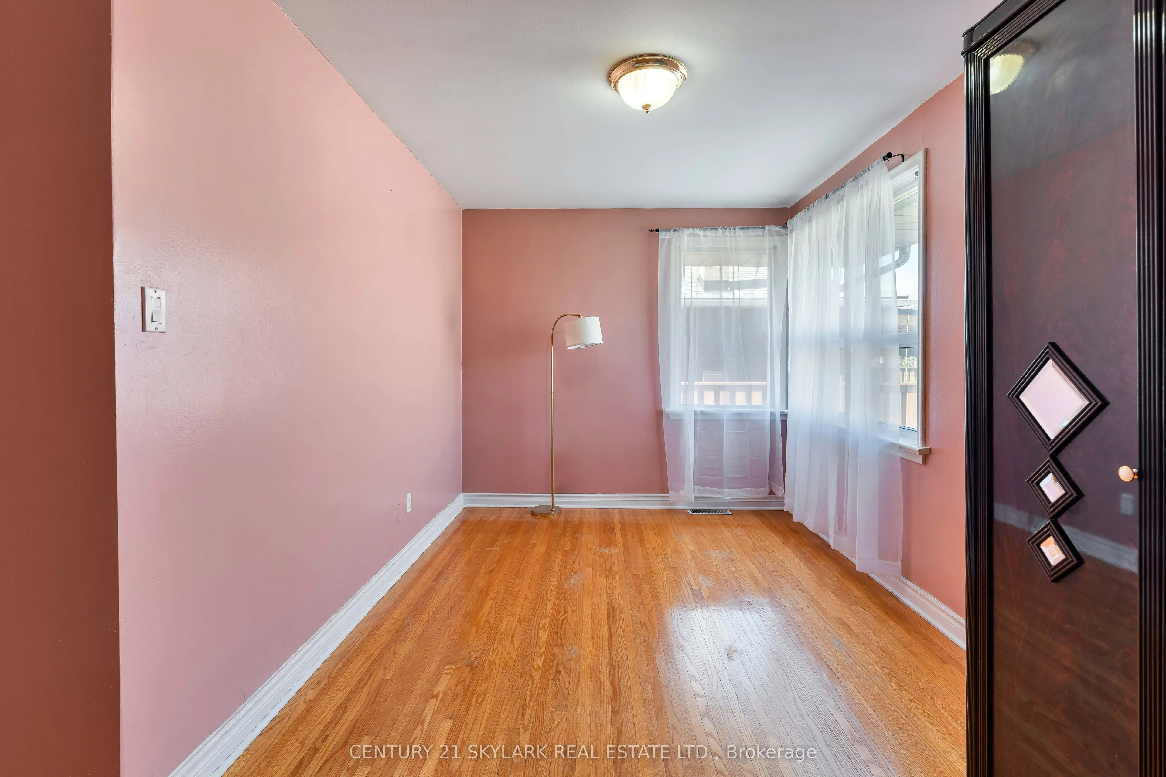 24 Aura Lea Boulevard