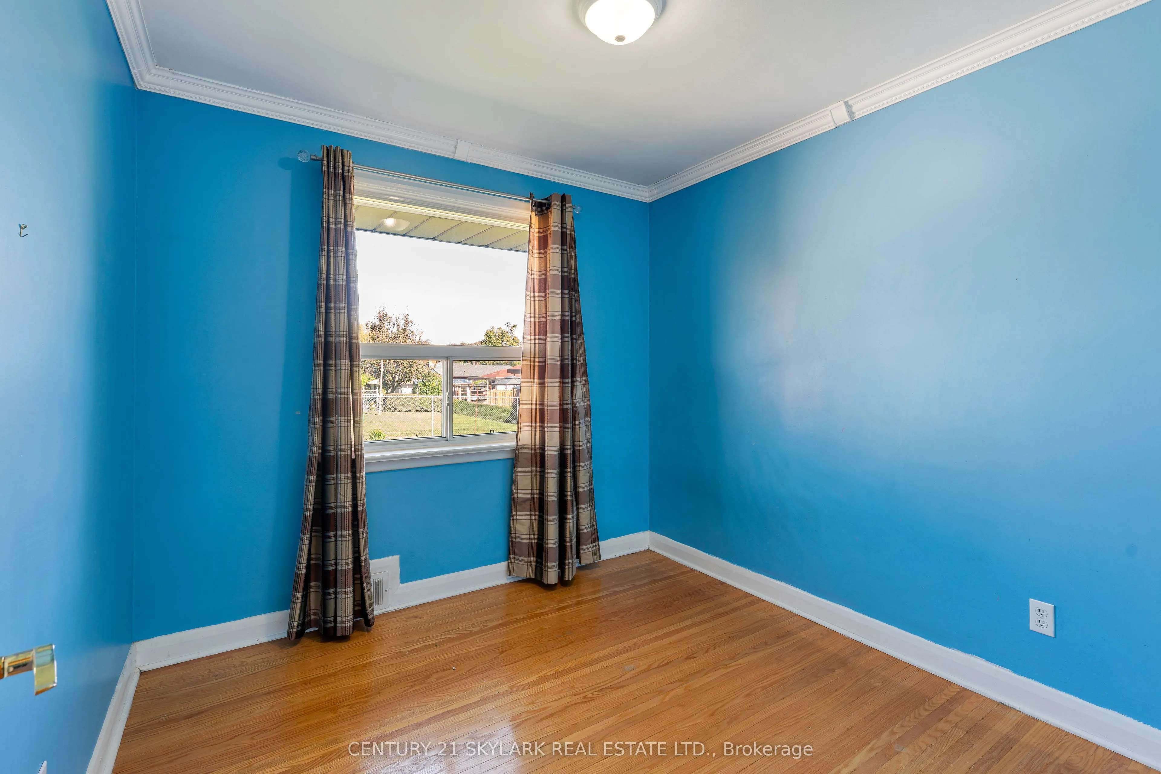 24 Aura Lea Boulevard