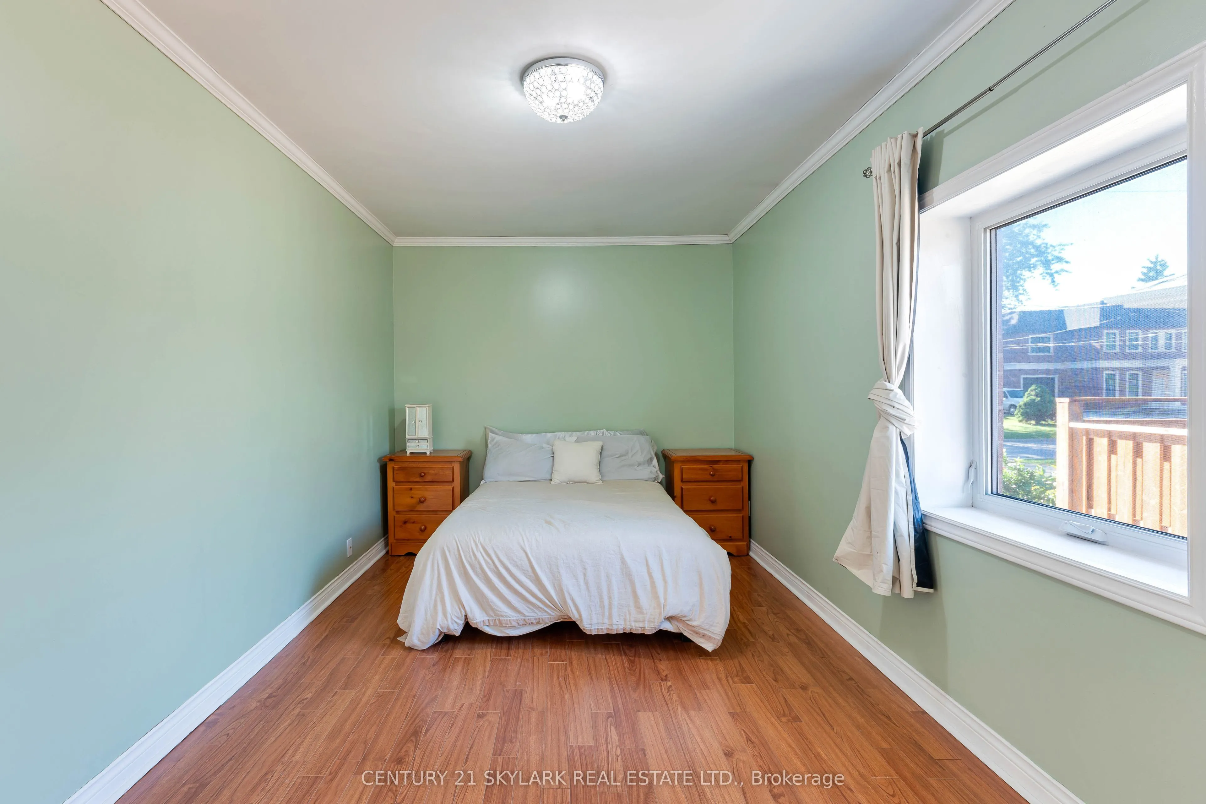 24 Aura Lea Boulevard