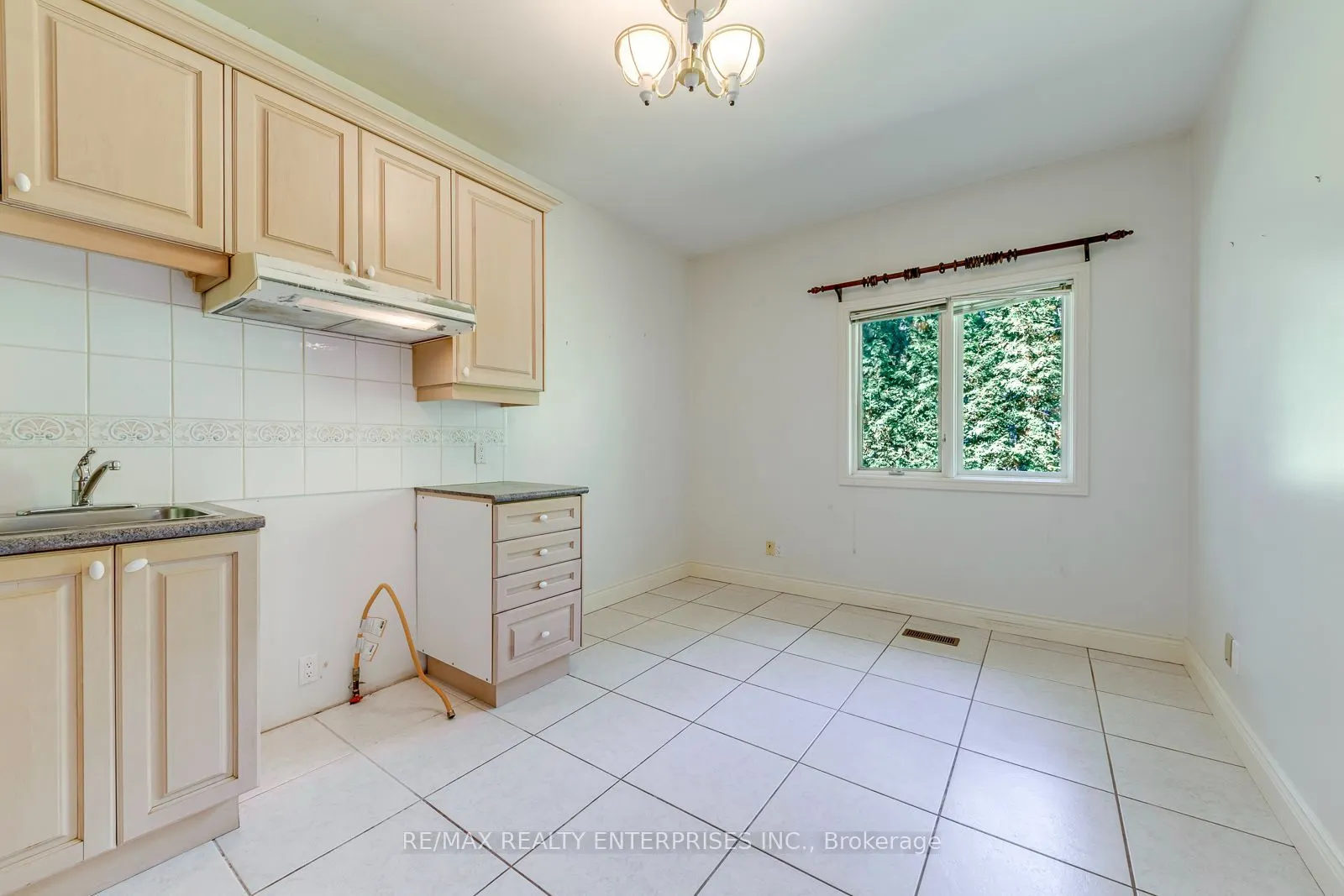 1599 Glenburnie Road