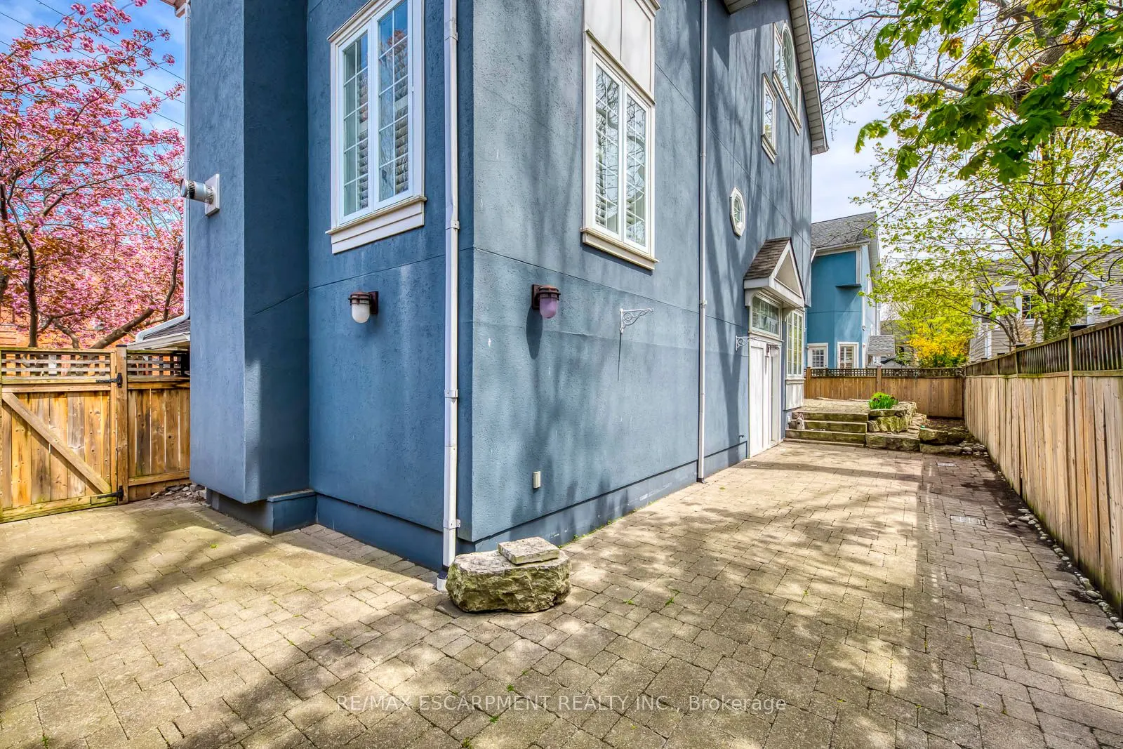 48 Forsythe Street