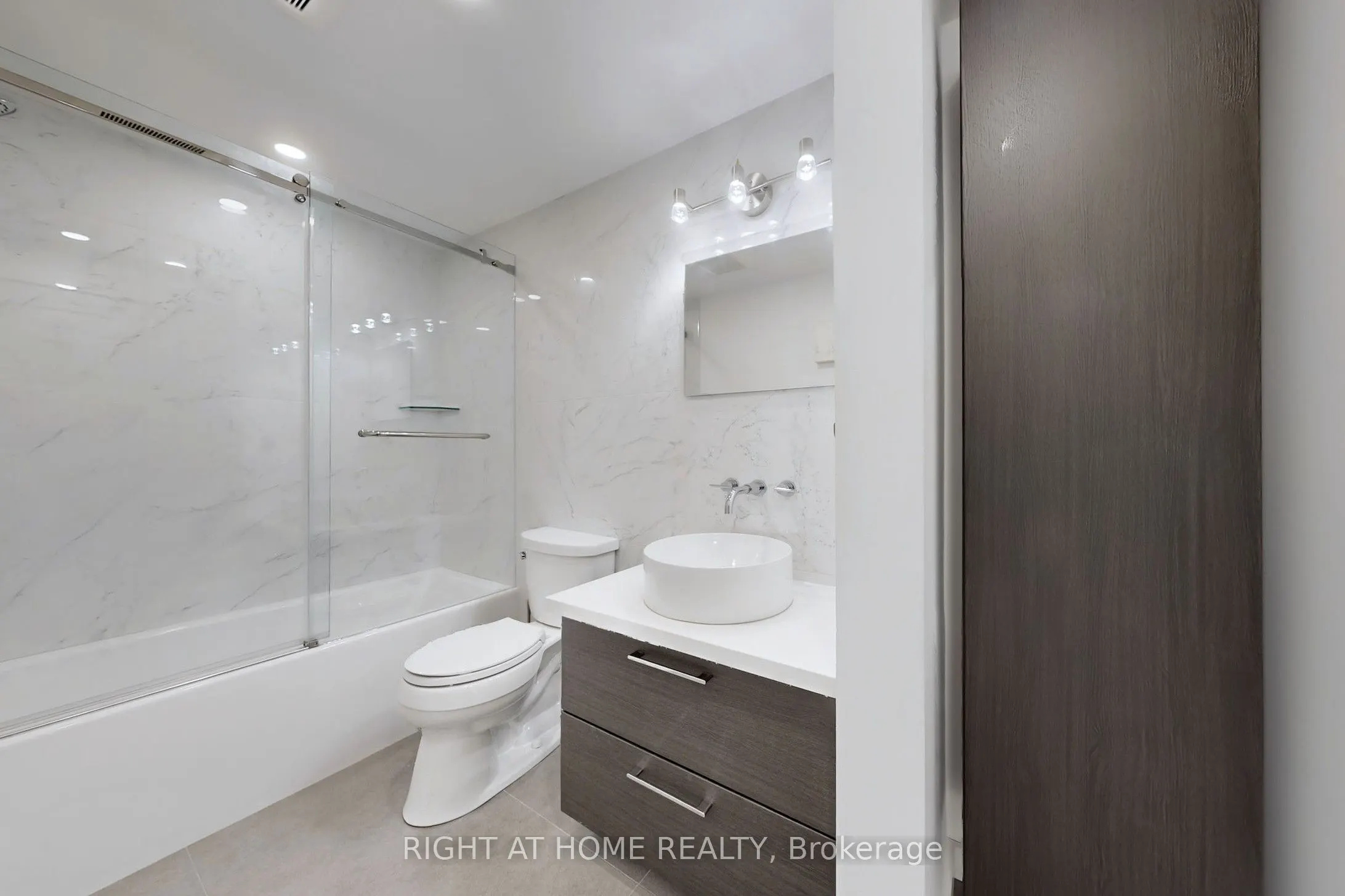 400 Bloor Street #6