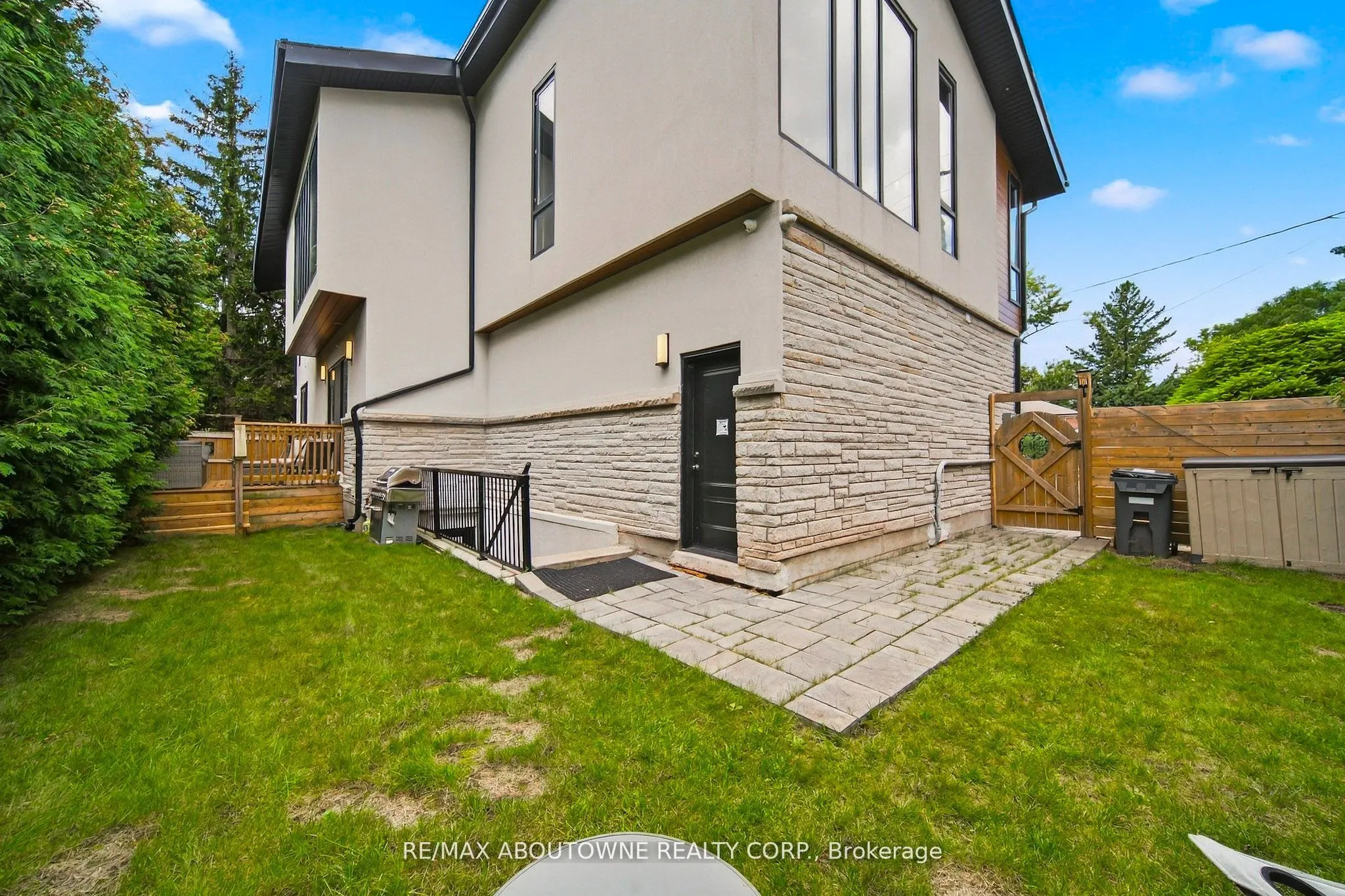 1526 Bridge Road