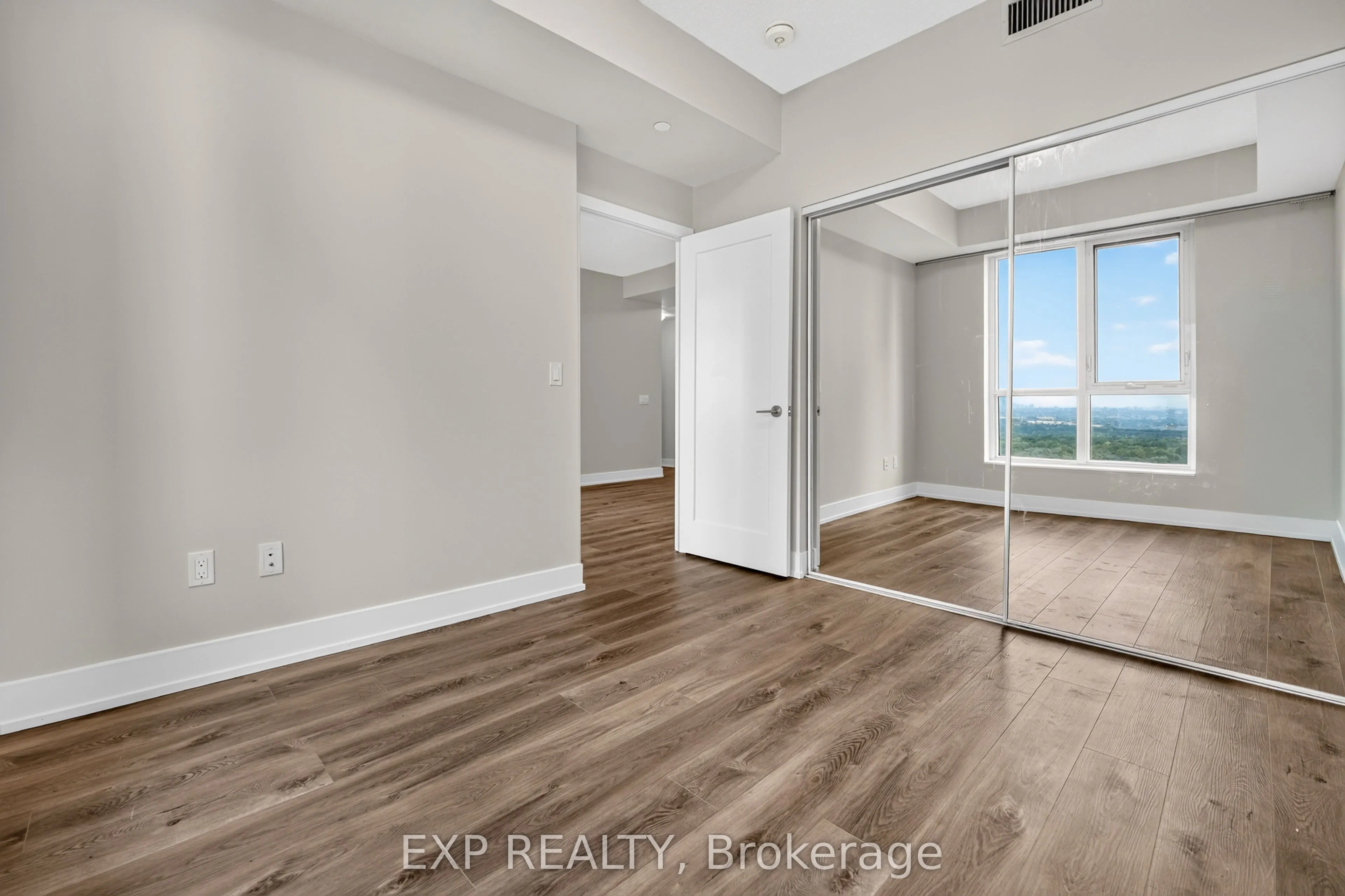 7 Mabelle Avenue #3807