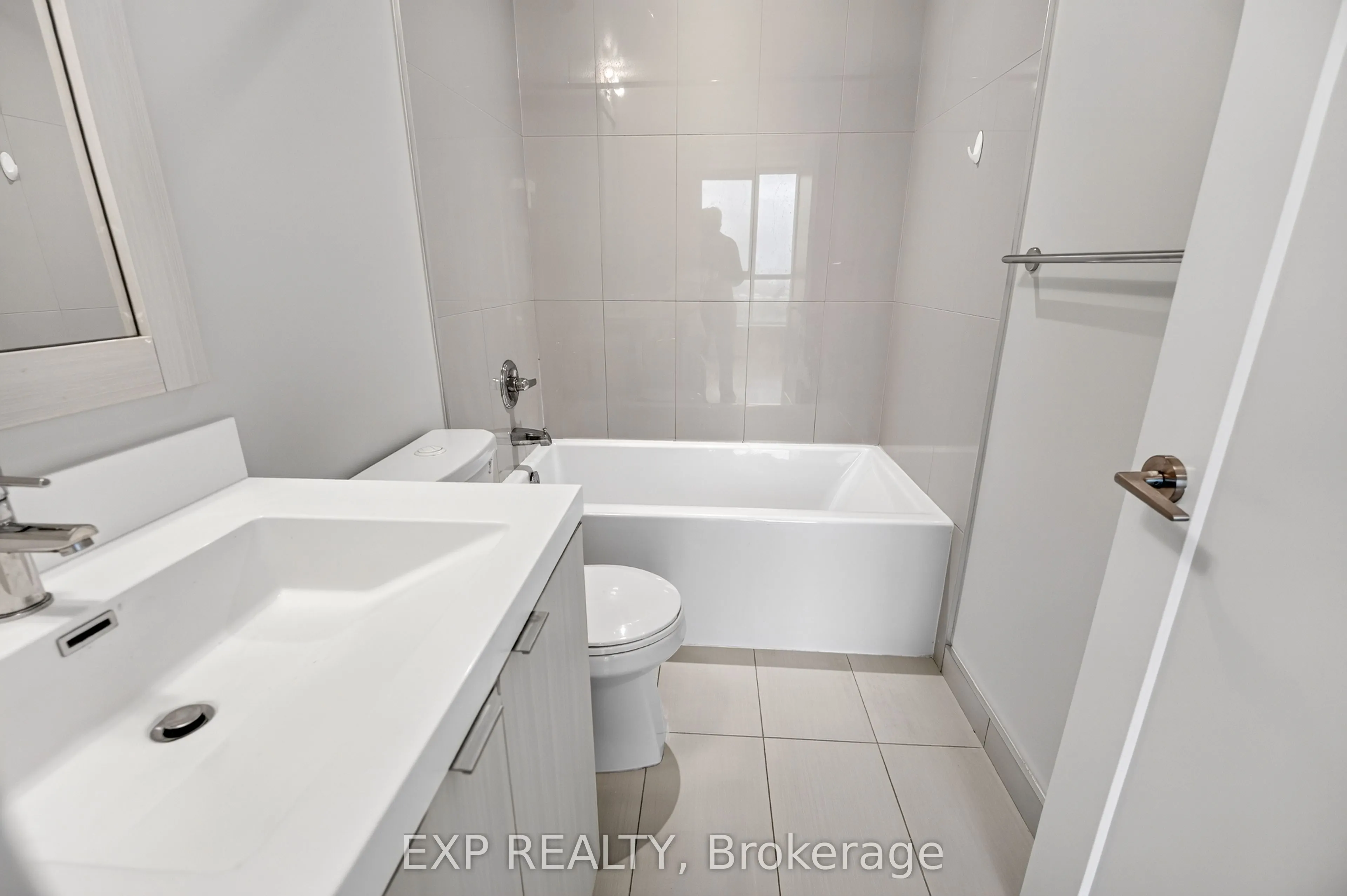 7 Mabelle Avenue #3807