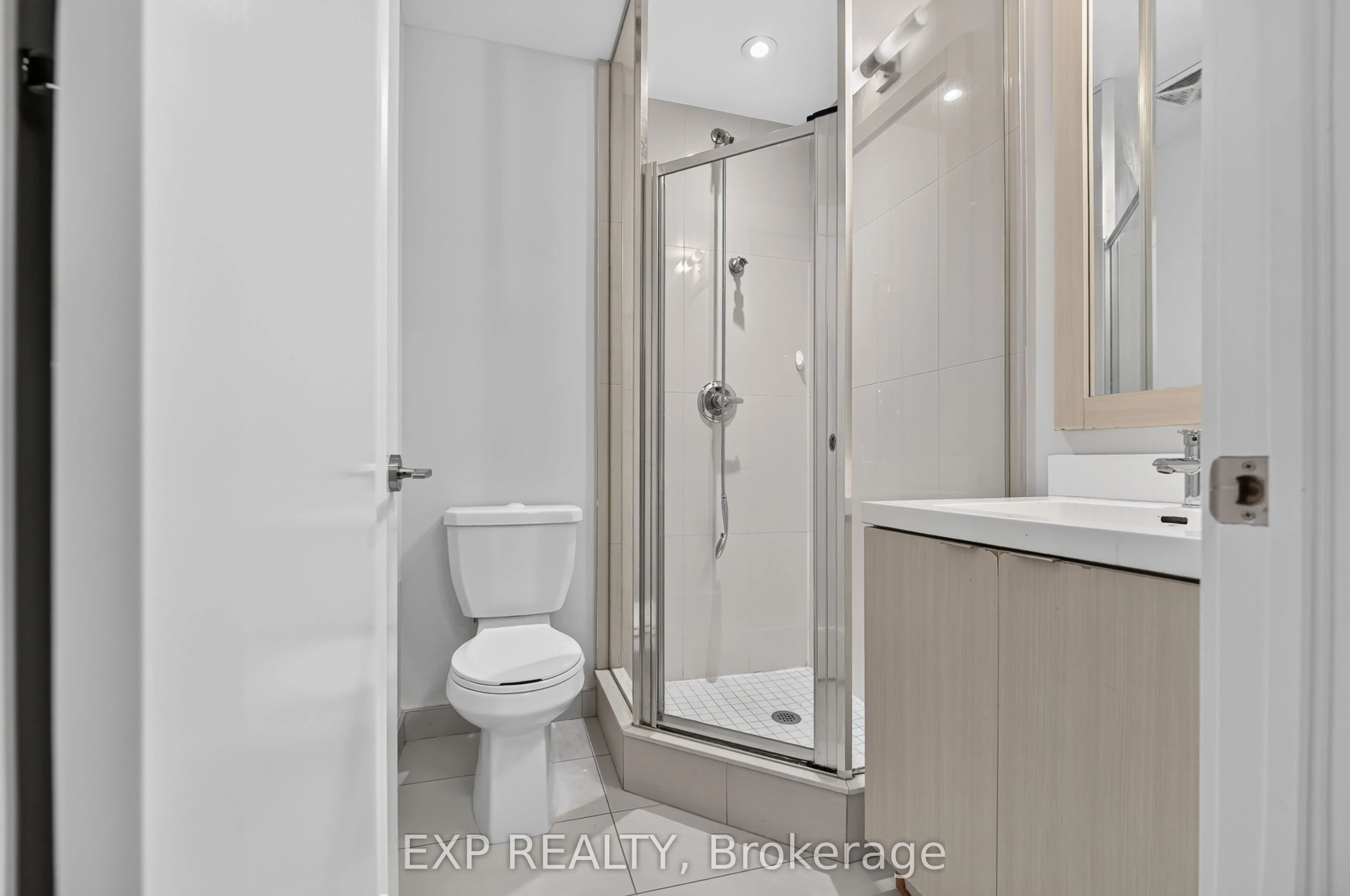 7 Mabelle Avenue #3807
