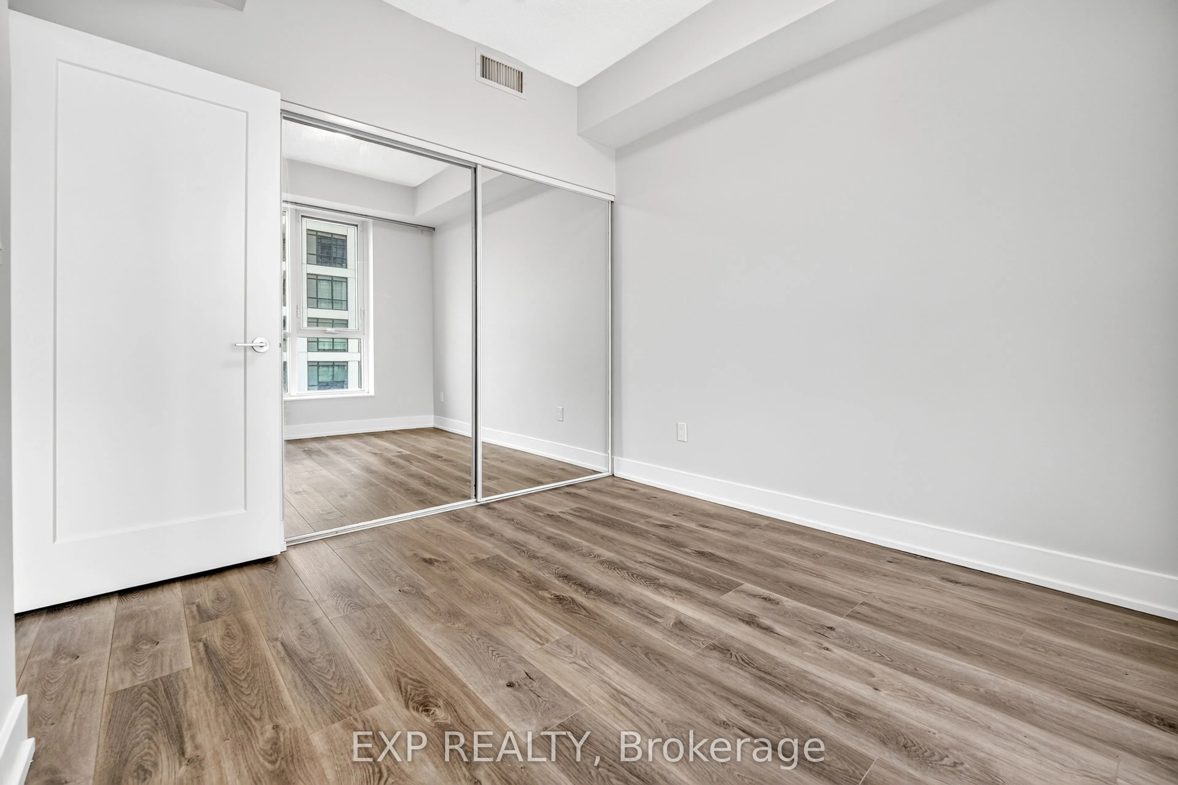 7 Mabelle Avenue #3807