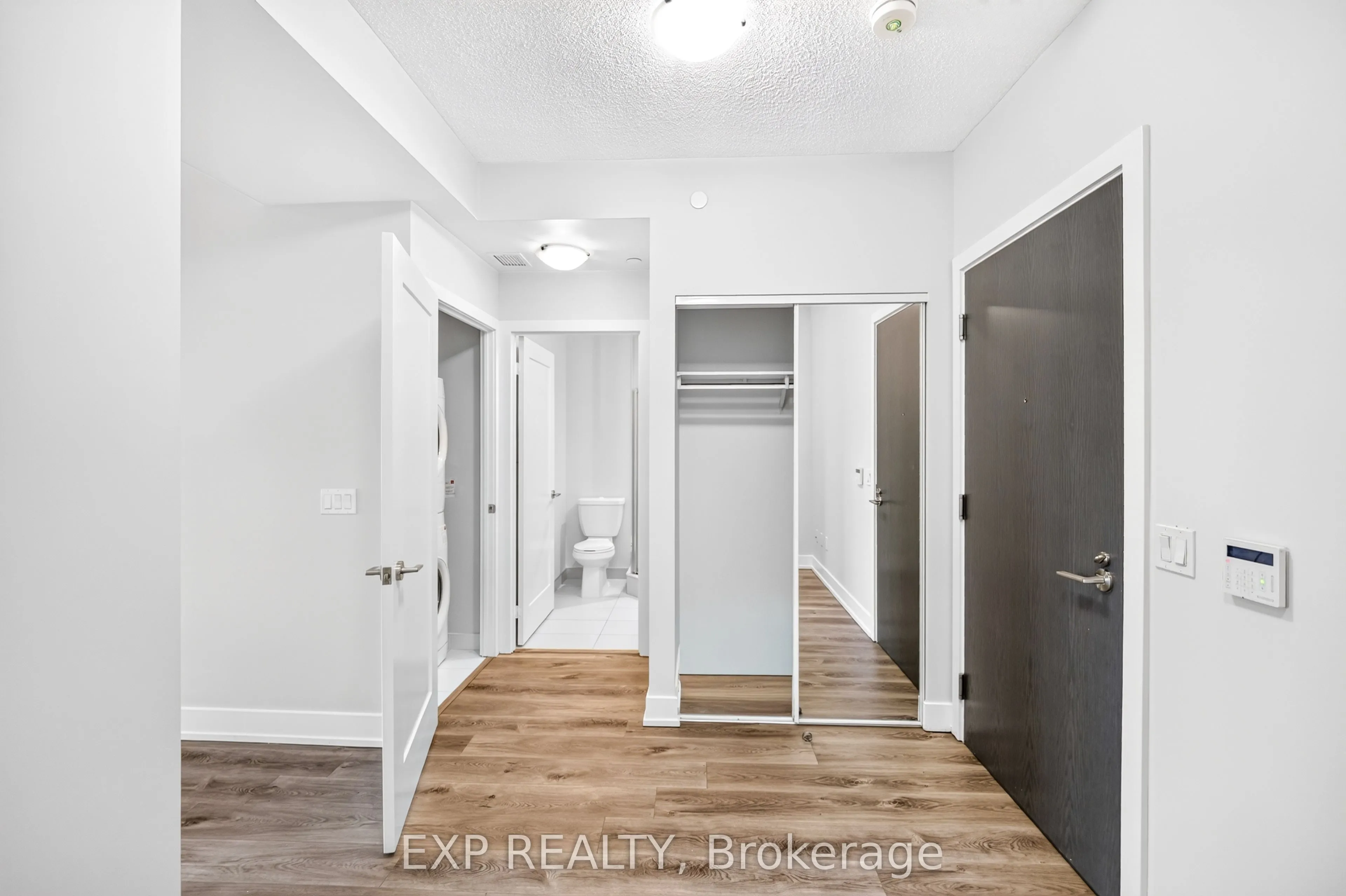 7 Mabelle Avenue #3807