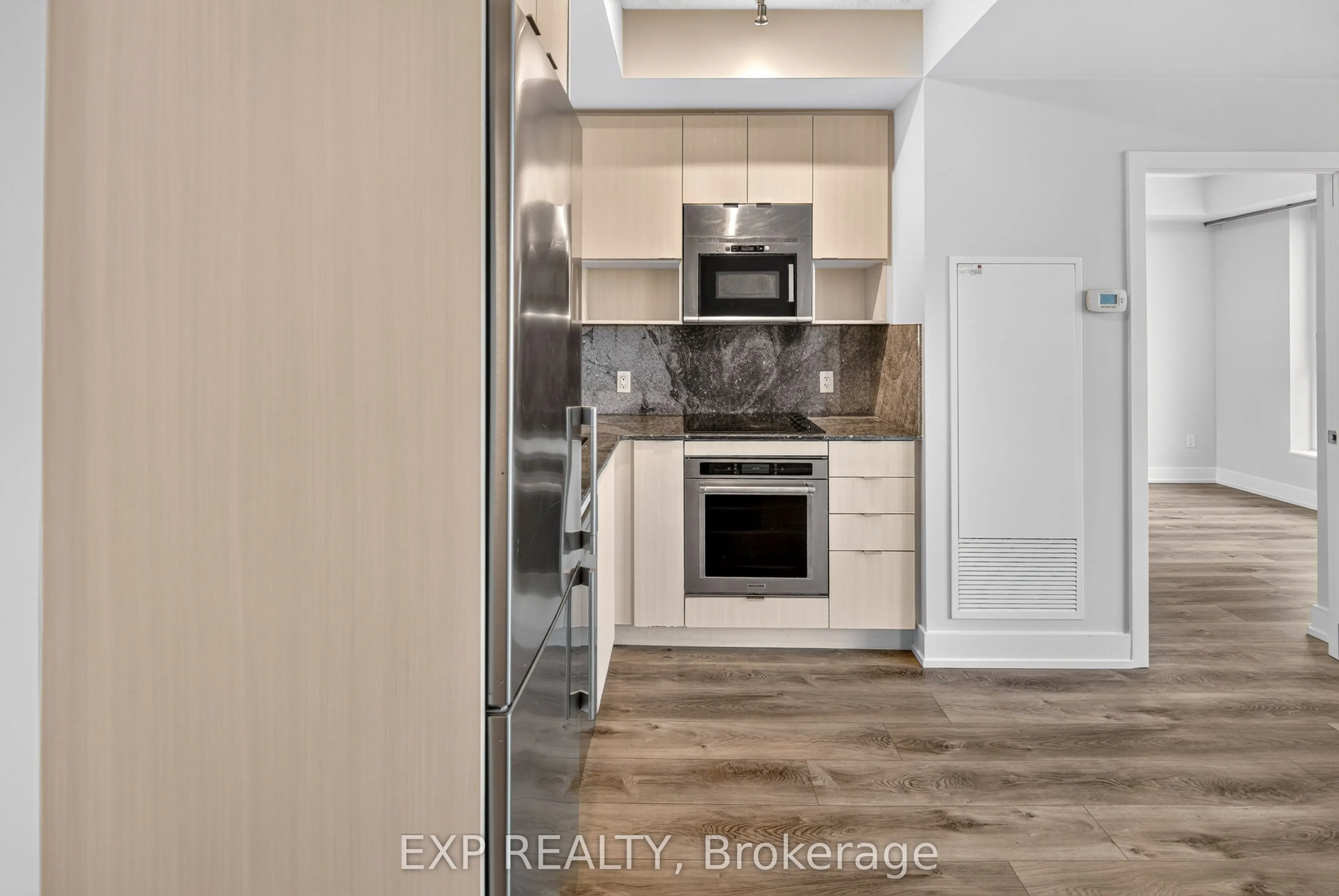 7 Mabelle Avenue #3807
