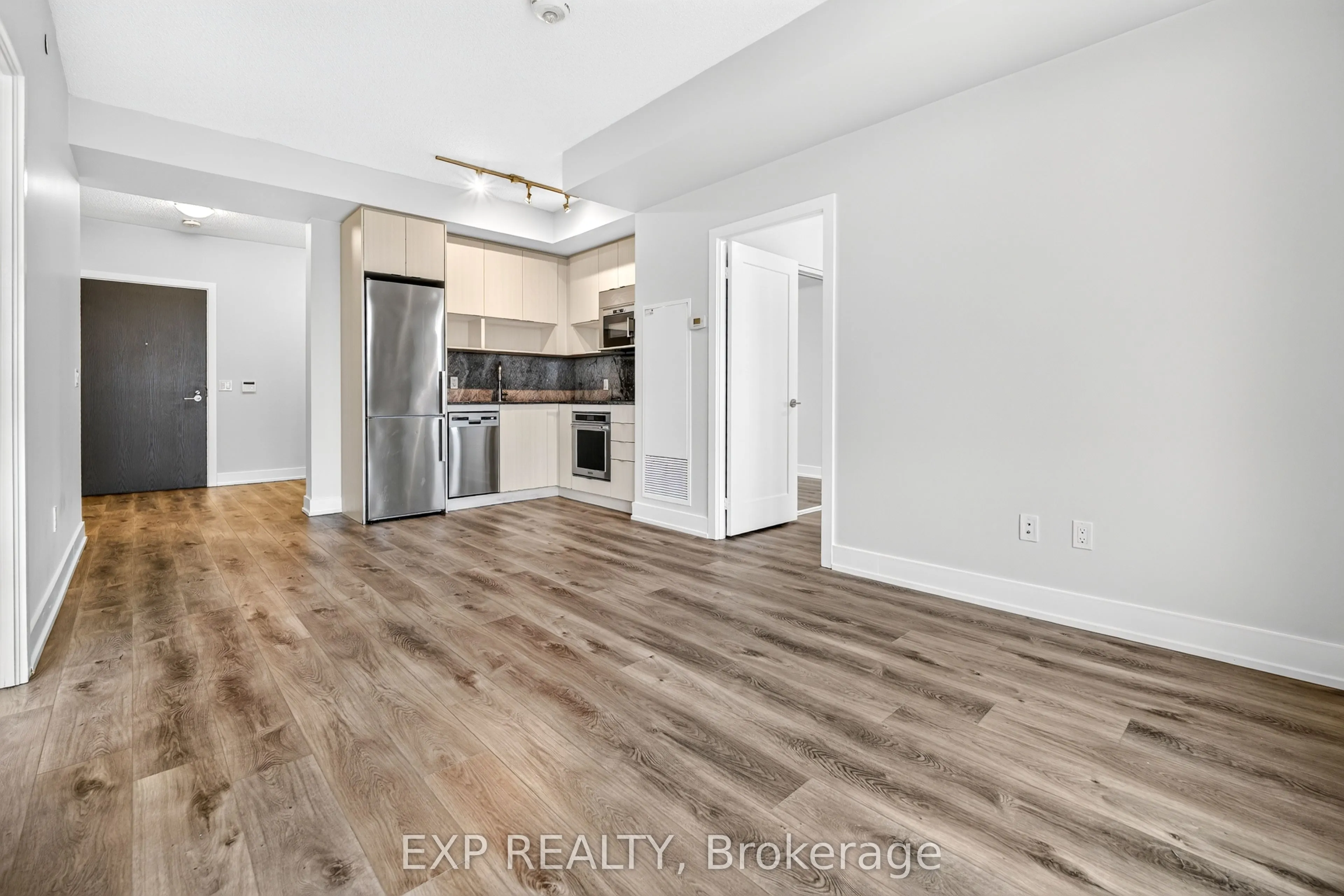 7 Mabelle Avenue #3807