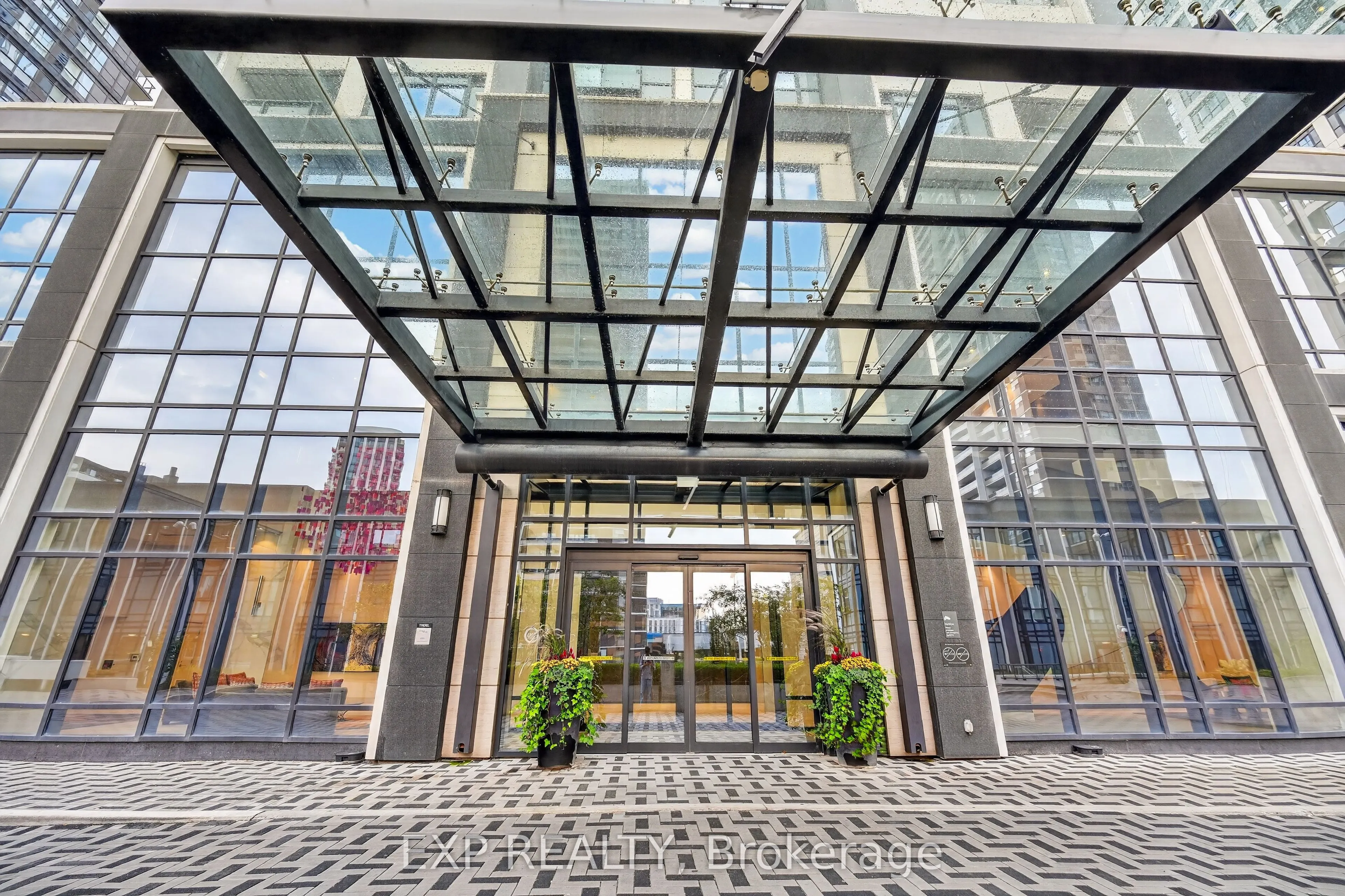 7 Mabelle Avenue #3807
