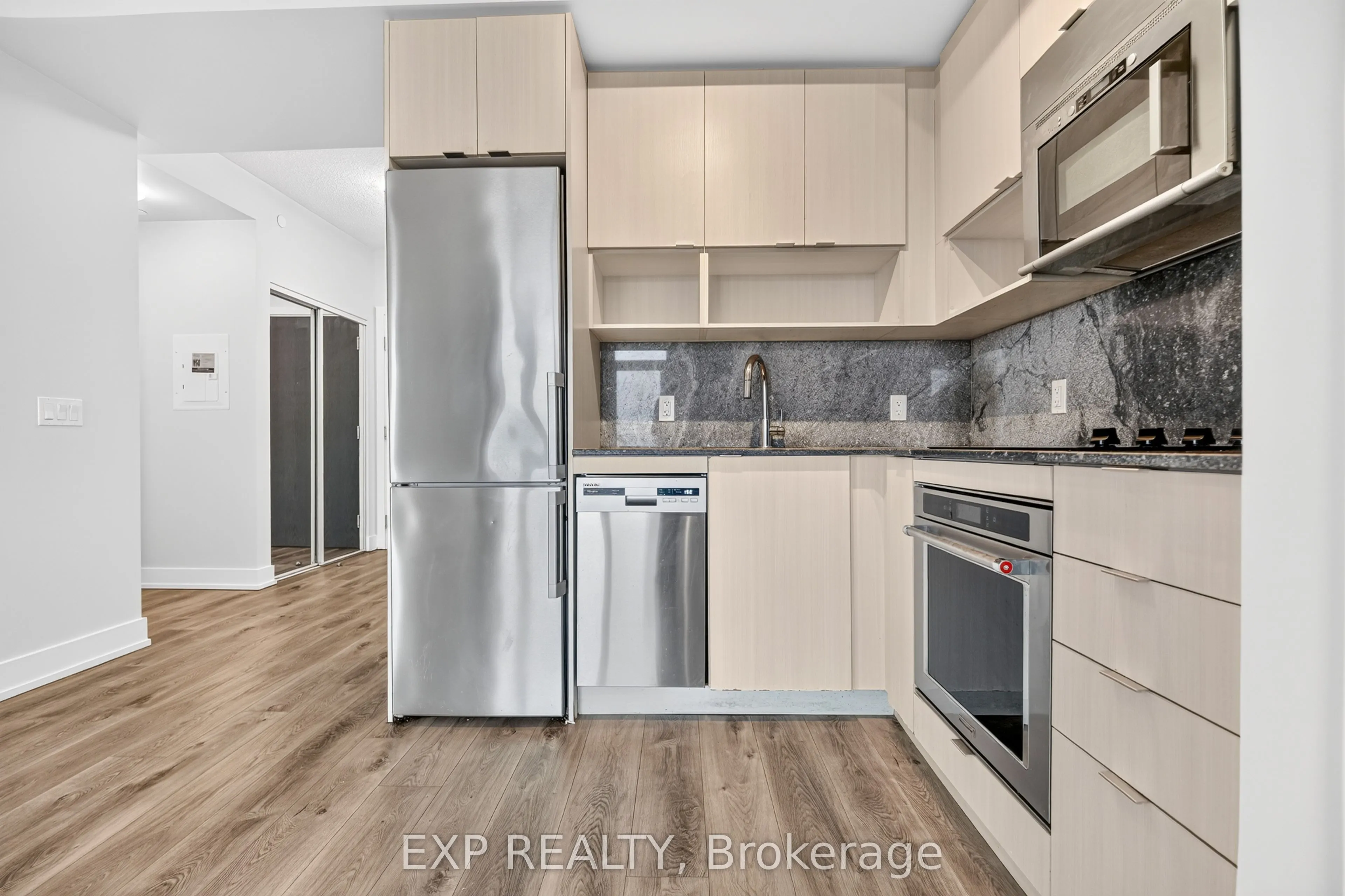 7 Mabelle Avenue #3807