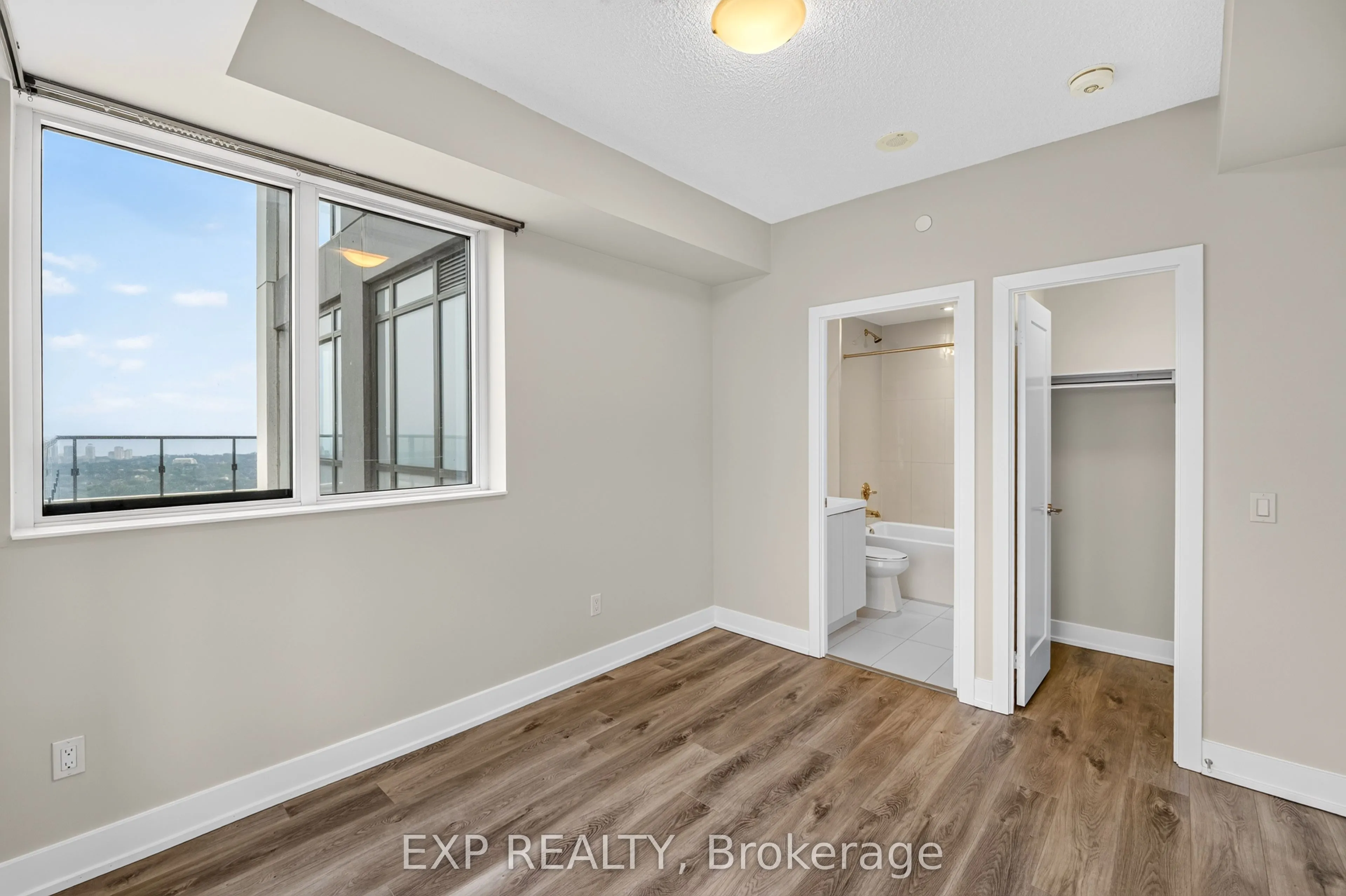 7 Mabelle Avenue #3807