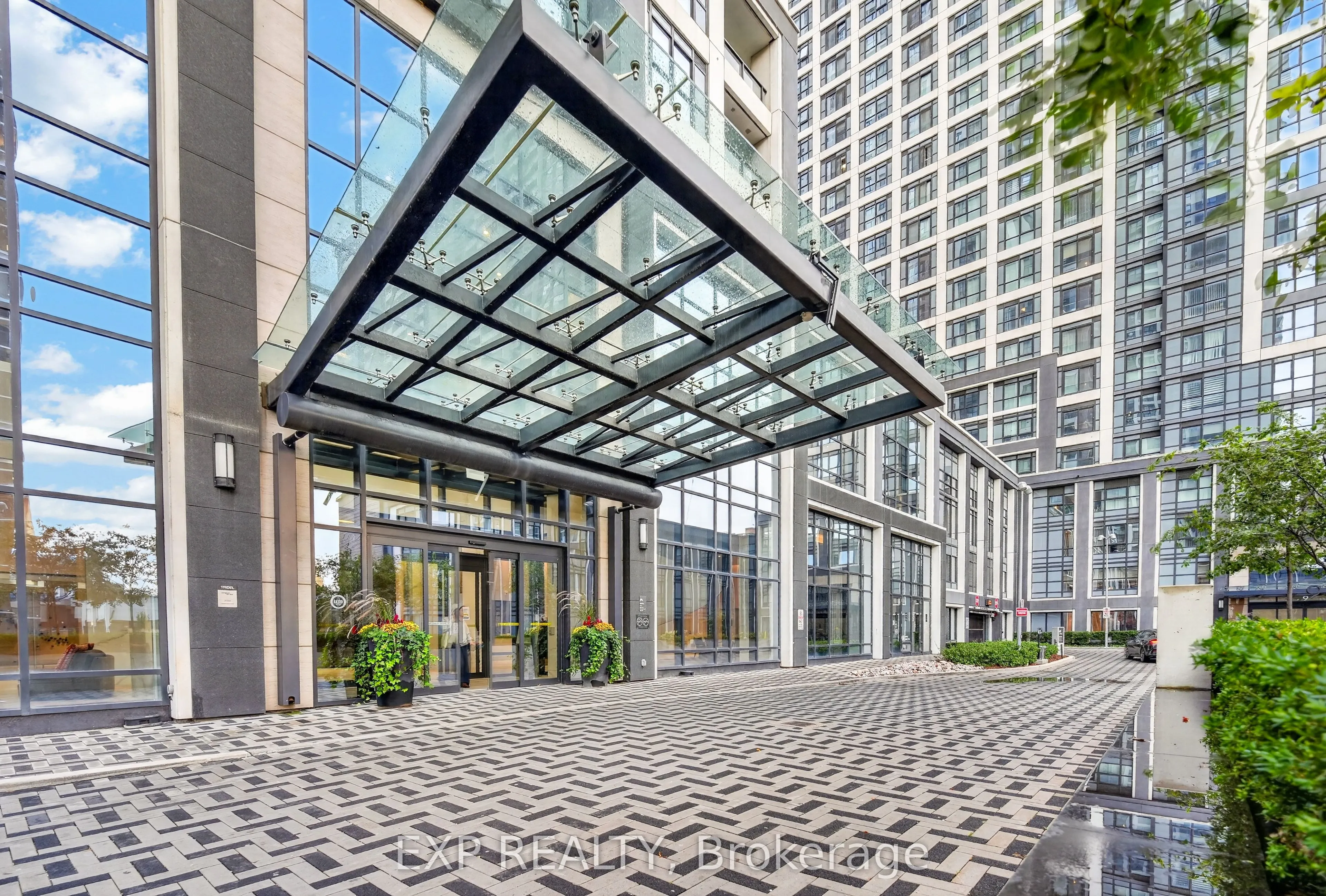 7 Mabelle Avenue #3807