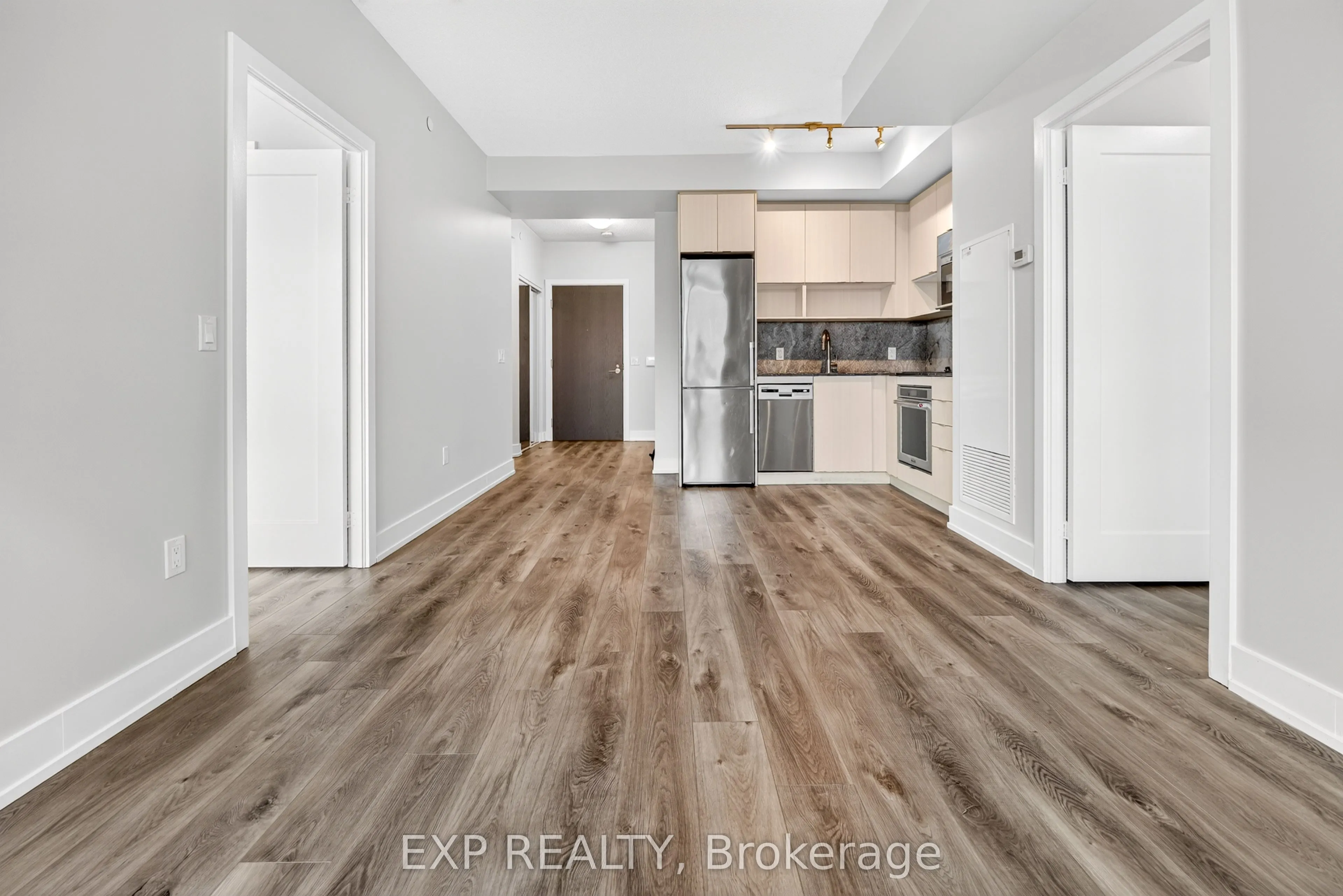 7 Mabelle Avenue #3807