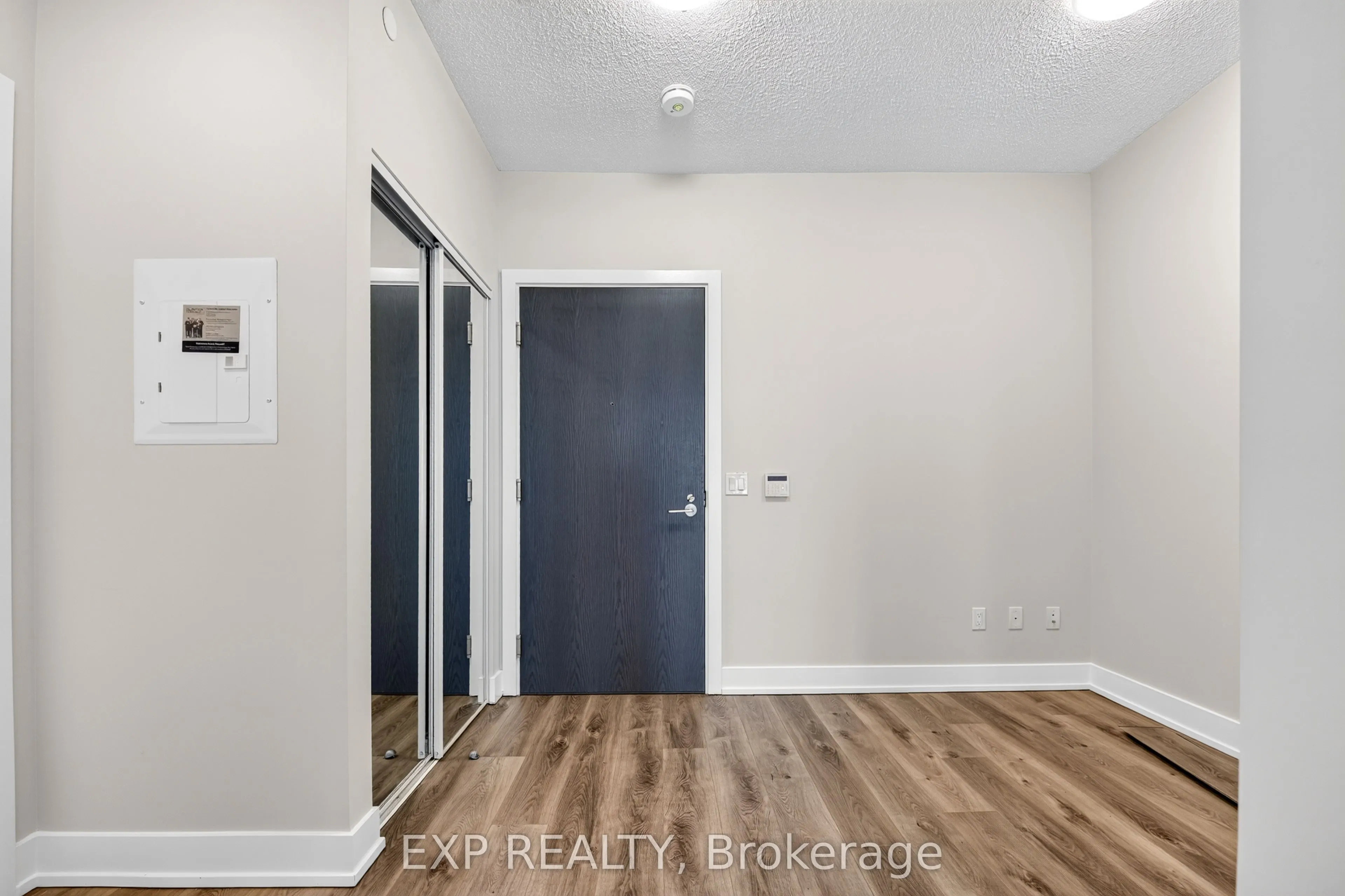 7 Mabelle Avenue #3807