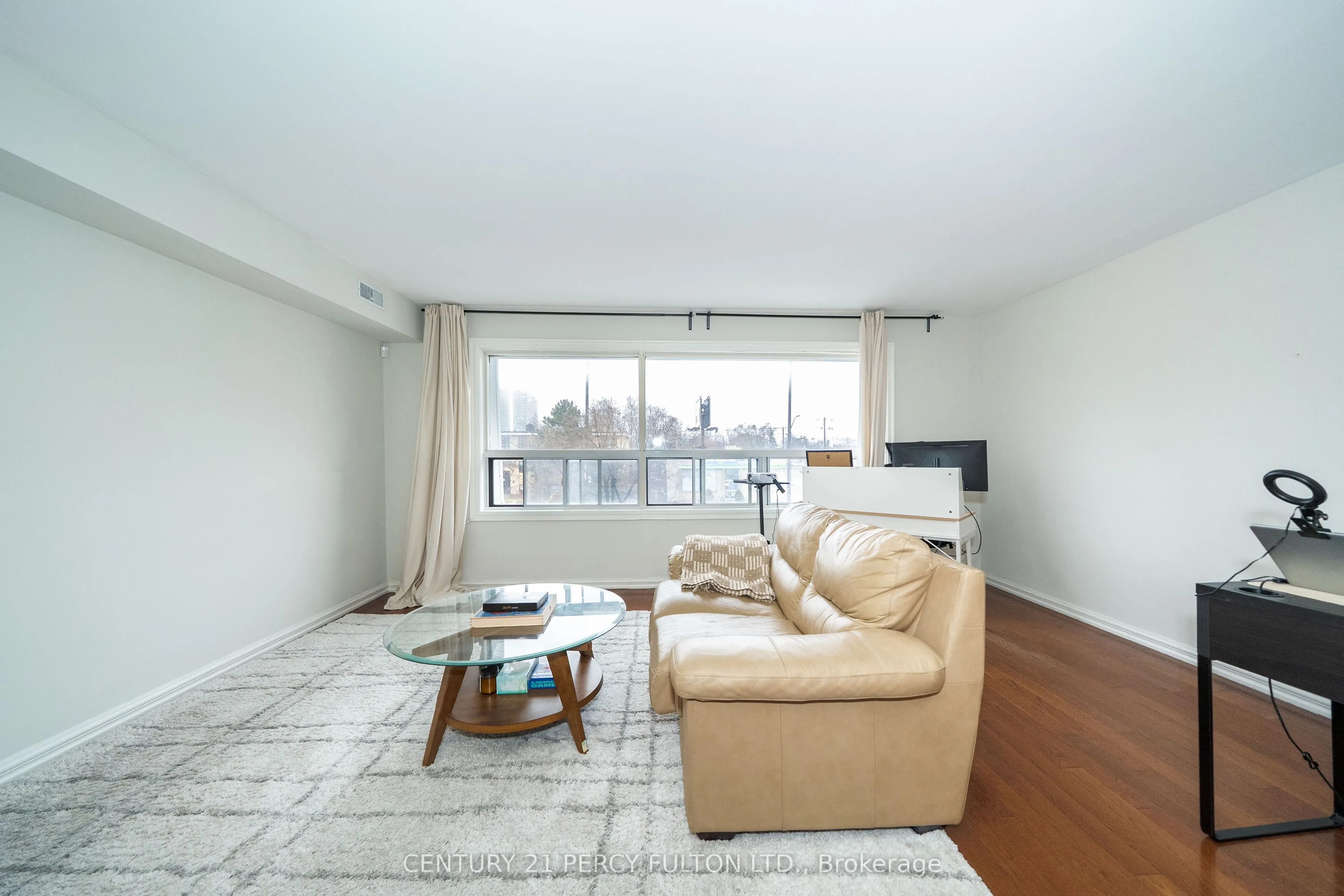 744-746 Wilson Avenue